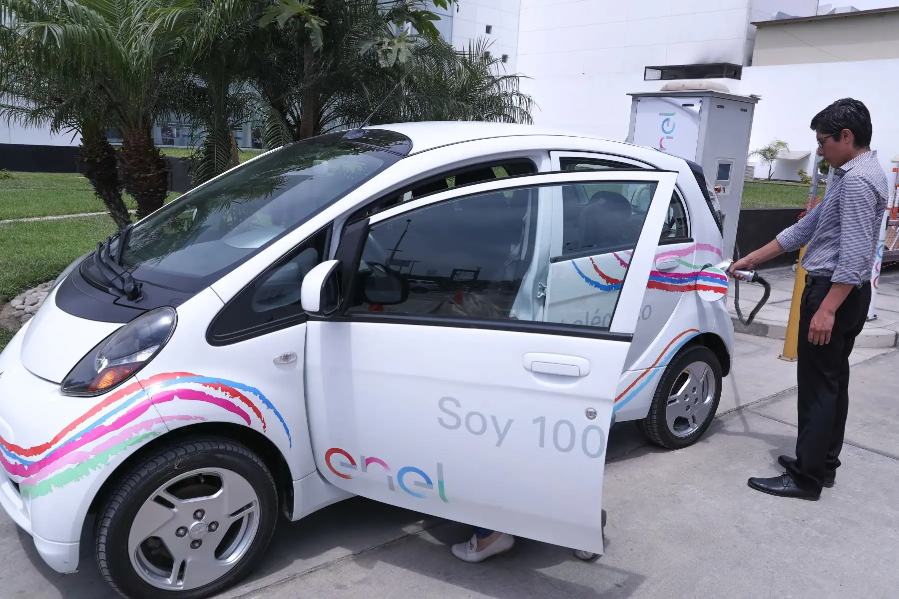 Auto eléctrico. Cortesía Minem