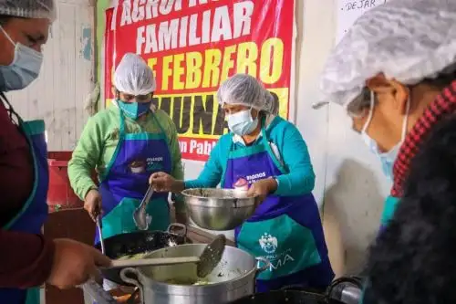 La Municipalidad Metropolitana de Lima entregó 300 desayunos nutritivos a las ollas comunes en el distrito de San Juan de Lurigancho. Foto: ANDINA/difusión.