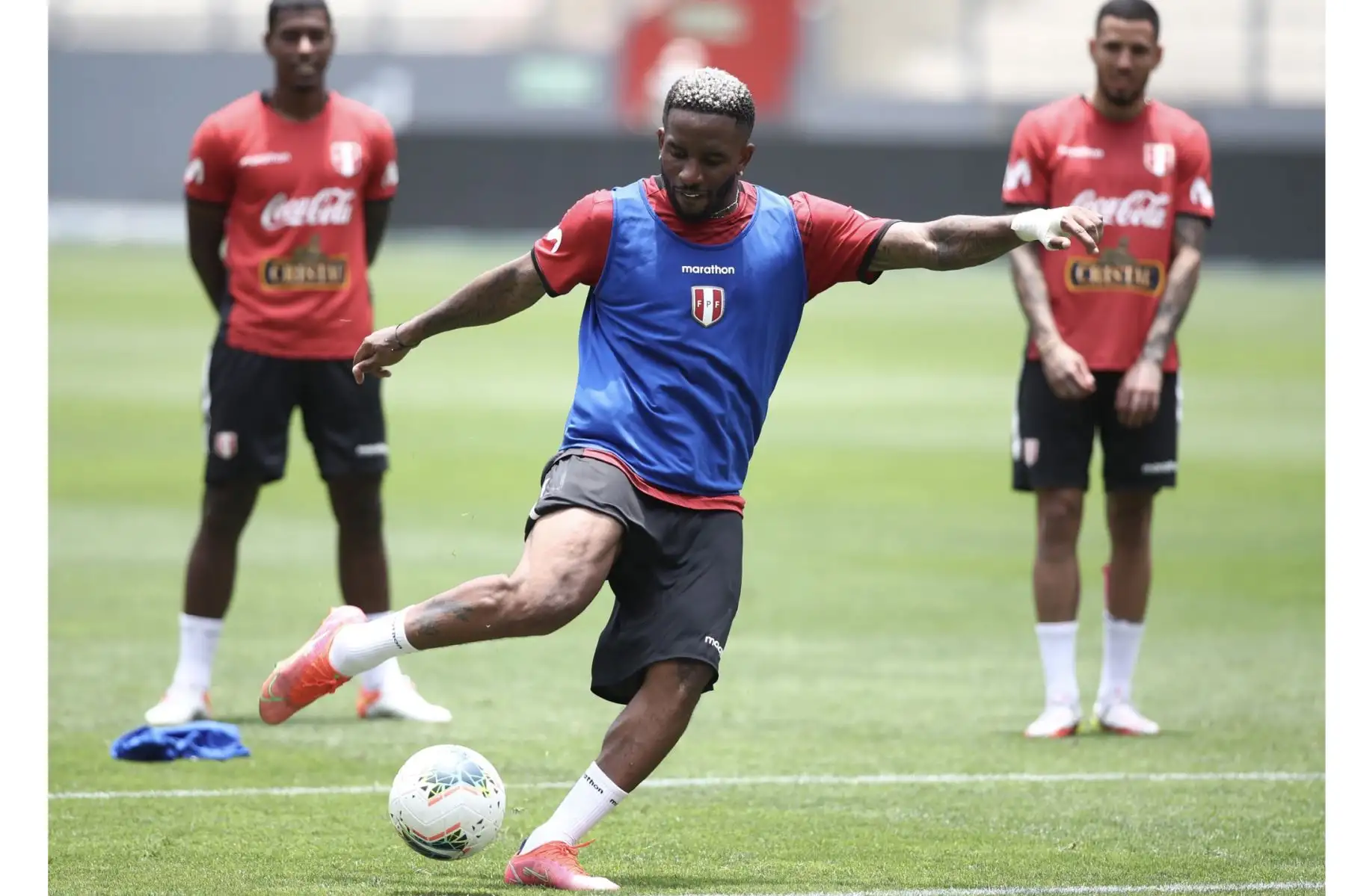 Jefferson Farfán de la Selección peruana realiza sus entrenamientos en el Estadio Nacional previo al choque ante Chile este jueves por las Eliminatorias Qatar 2022. Foto: FPF