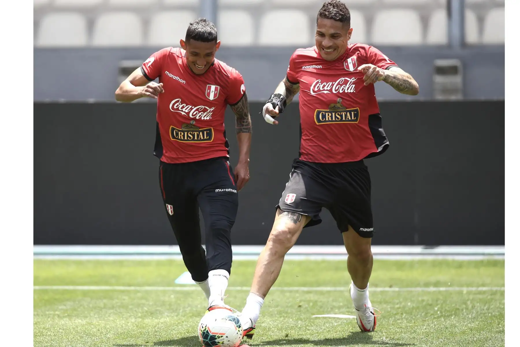 Christofer Gonzáles y Paolo Guerrero de la Selección peruana realizan sus entrenamientos en el Estadio Nacional previo al choque ante Chile este jueves por las Eliminatorias Qatar 2022. Foto: FPF