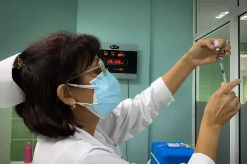 Cuba anunció en septiembre el inicio de intercambios con expertos de la OMS para el reconocimiento de vacunas anticovid producidas por la farmacéutica estatal BioCubaFarma. Foto: AFP