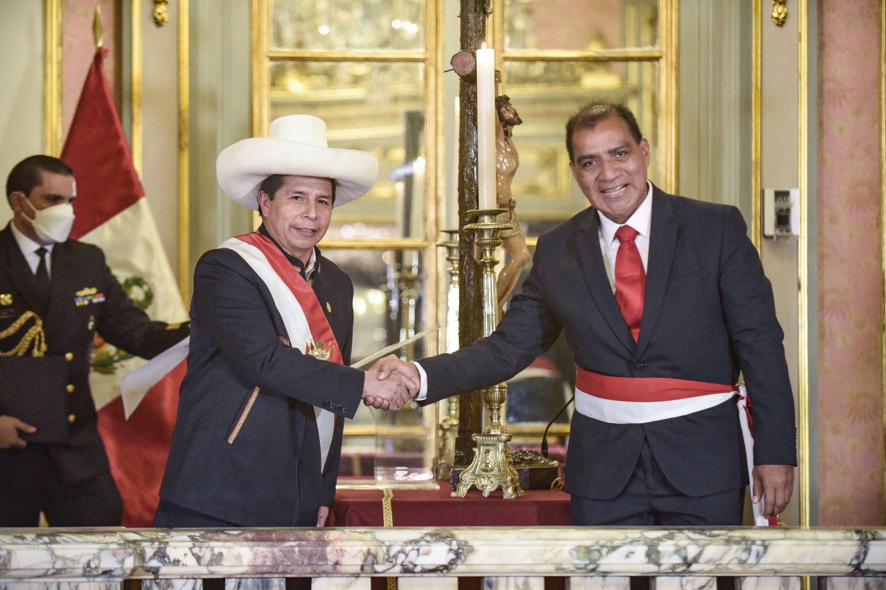 Luis Roberto Barranzuela Vite, es el nuevo ministro del Interior. Jefe de Estado, Pedro Castillo, juramentó a ministros de Estado. Foto: ANDINA/Prensa Presidencia