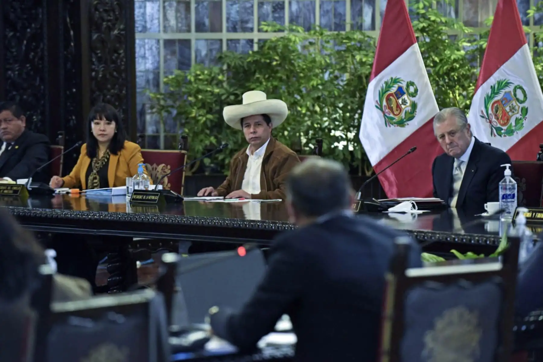 El presidente de la República, Pedro Castillo, lidera una reunión de coordinación con la presidenta del Consejo de Ministros, Mirtha Vásquez, y los ministros de Estado. Foto: ANDINA/ Prensa Presidencia