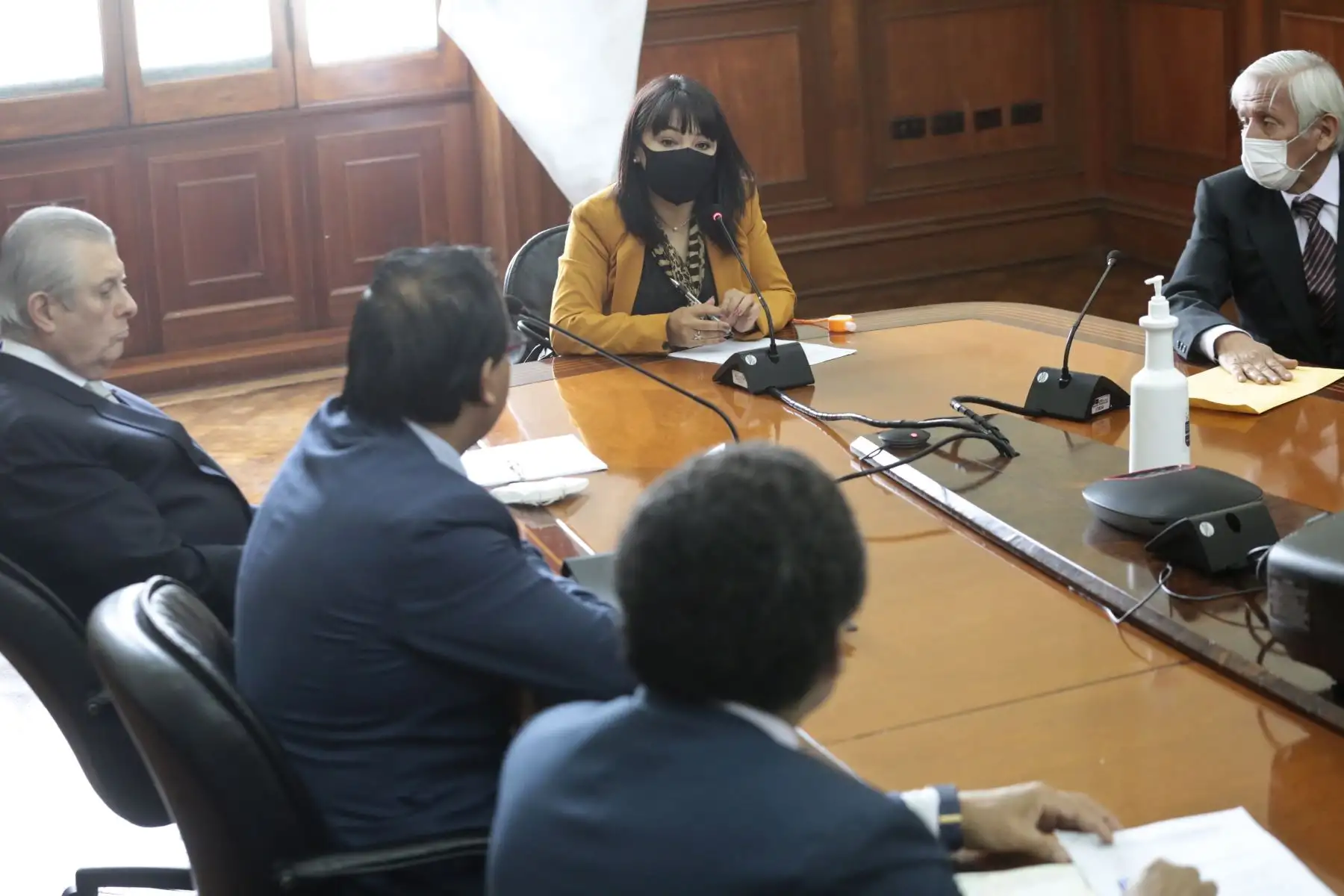 La titular de la PCM, Mirtha Vásquez, junto a ministros de distintas carteras, participó de la instalación de la comisión multisectorial de naturaleza temporal para ampliar las reservas del gas natural y fortalecer la industria de los hidrocarburos. Foto: ANDINA/PCM