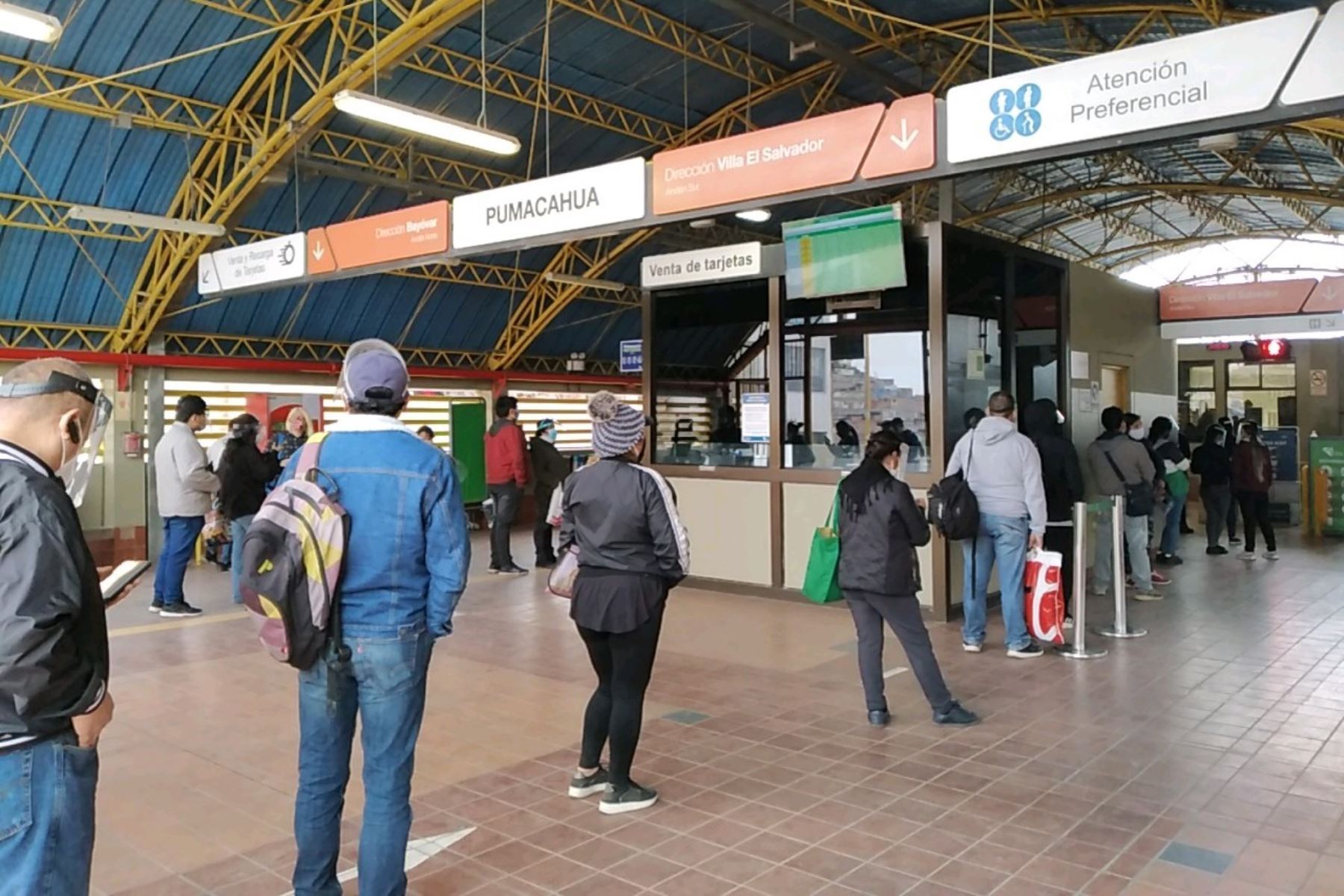 Atención preferencial en el ingreso a una estación del Metro de Lima. Foto: ANDINA/difusión.