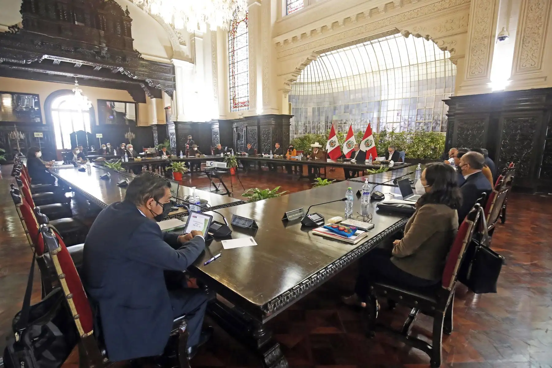 El presidente de la República, Pedro Castillo, lidera una reunión de coordinación con la presidenta del Consejo de Ministros, Mirtha Vásquez, y los ministros de Estado. Foto: ANDINA/ Prensa Presidencia