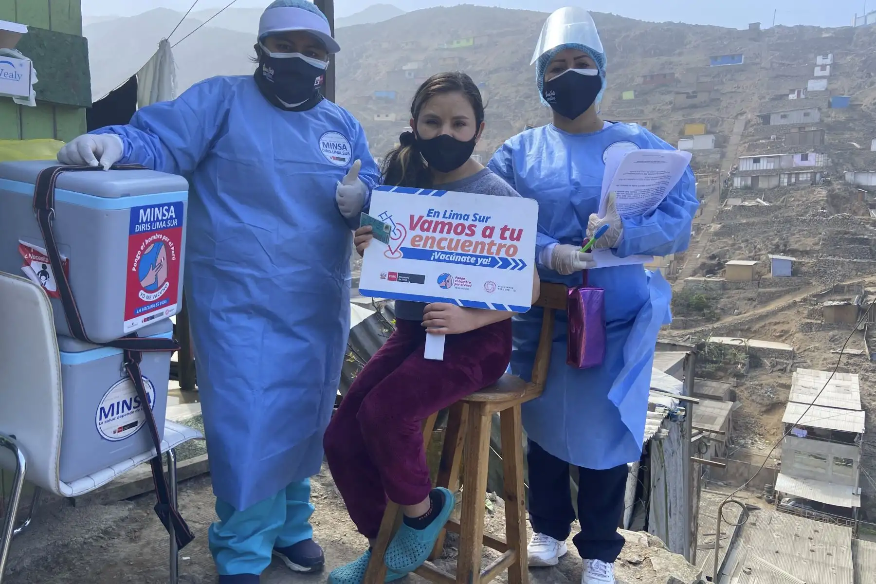 Como parte de las actividades de prevención ante una posible tercera ola, la Diris Lima Sur realizó más de 100 pruebas moleculares de descarte contra la covid-19 de manera gratuita en Villa María del Triunfo. Esta intervención que acompaña a la vacunación tiene como el objetivo de detectar y diagnosticar el coronavirus de forma oportuna y temprana en los ciudadanos del Asentamiento Humano “La Candelaria”. Foto: Diris Lima Sur