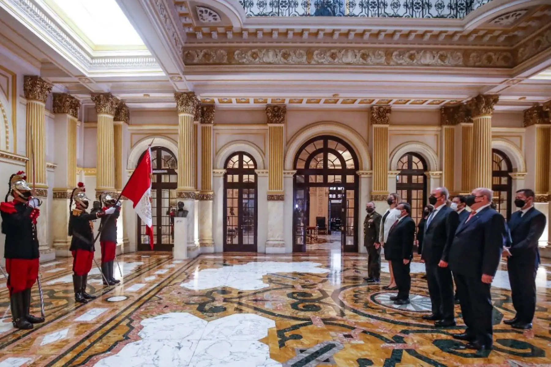 Esta tarde, el presidente Pedro Castillo recibió las cartas credenciales de los embajadores de Emiratos Árabes Unidos, Hungría, Bélgica, Suecia, Ecuador y la Unión Europea, acreditados en el Perú. En la ceremonia estuvo presente el canciller Oscar Maúrtua. Foto: ANDINA/Prensa Presidencia