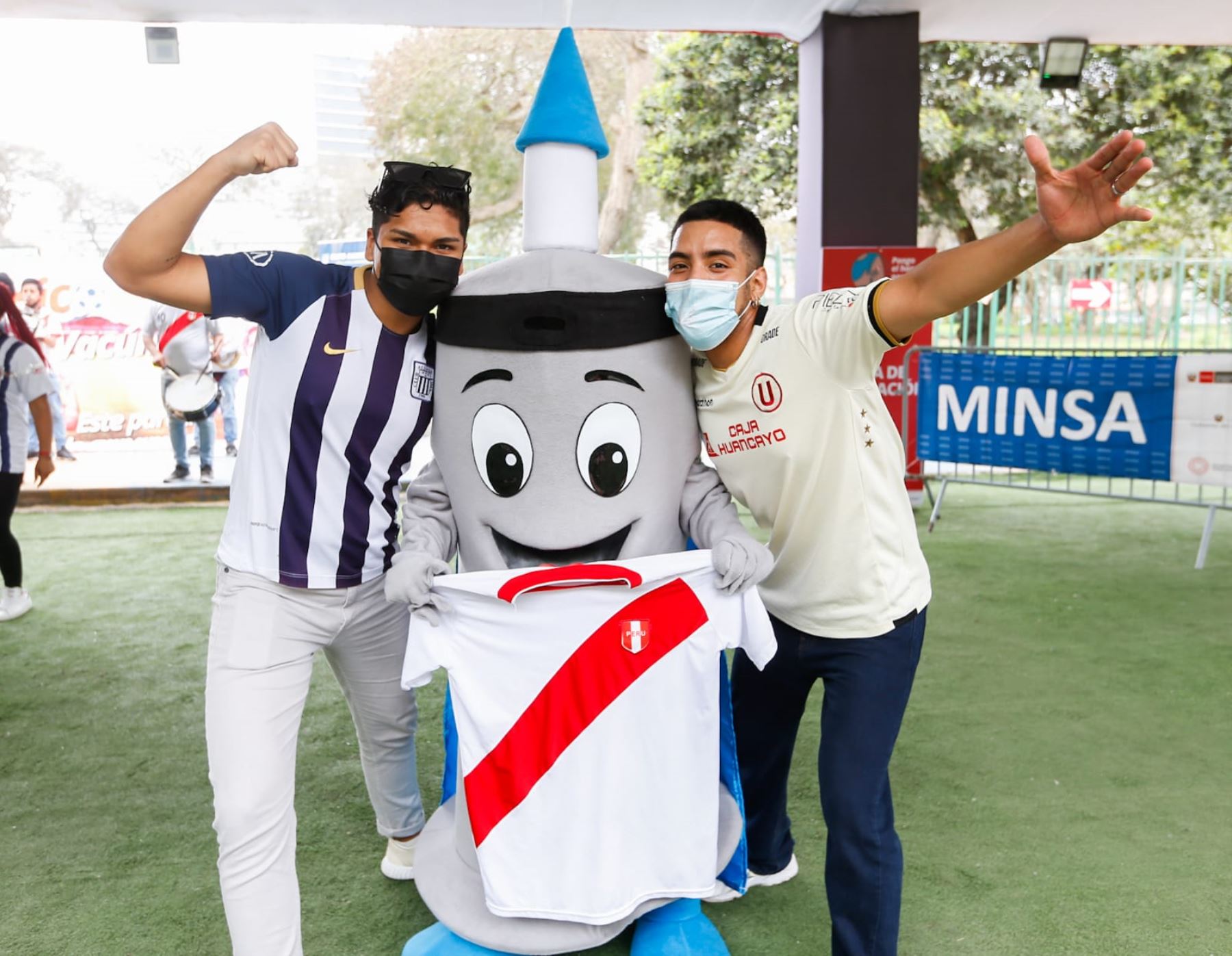 Minsa anuncia que este sábado 9 y domingo 10 de octubre se espera a hinchas de Alianza Lima y Universitario de Deportes en el Clásico del Vacunafest. Foto: difusión.