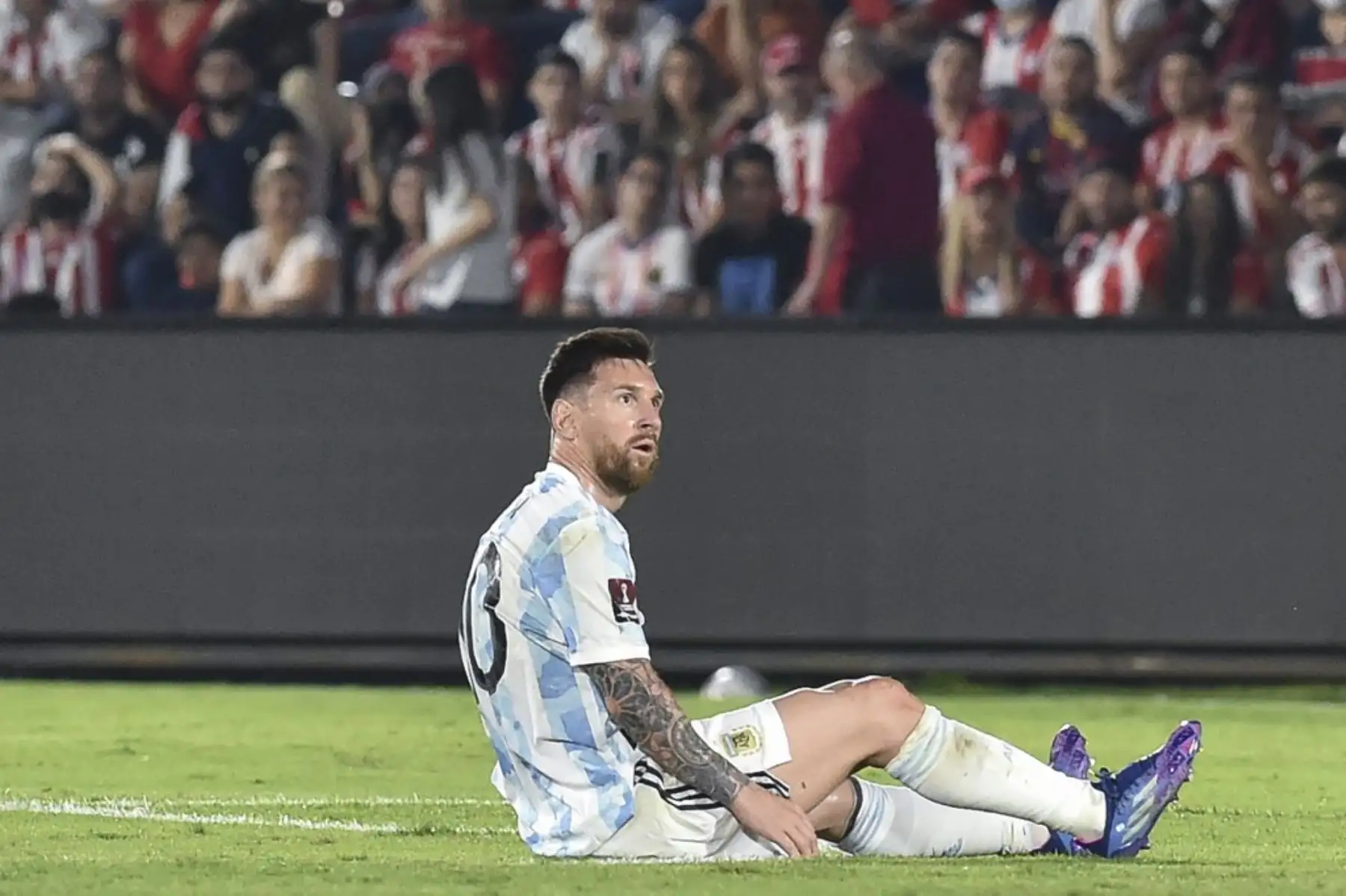 El argentino Lionel Messi es visto durante el partido de fútbol sudamericano de clasificación para la Copa Mundial de la FIFA Qatar 2022 entre Paraguay y Argentina en el estadio Defensores del Chaco en Asunción el 7 de octubre de 2021. Foto: AFP