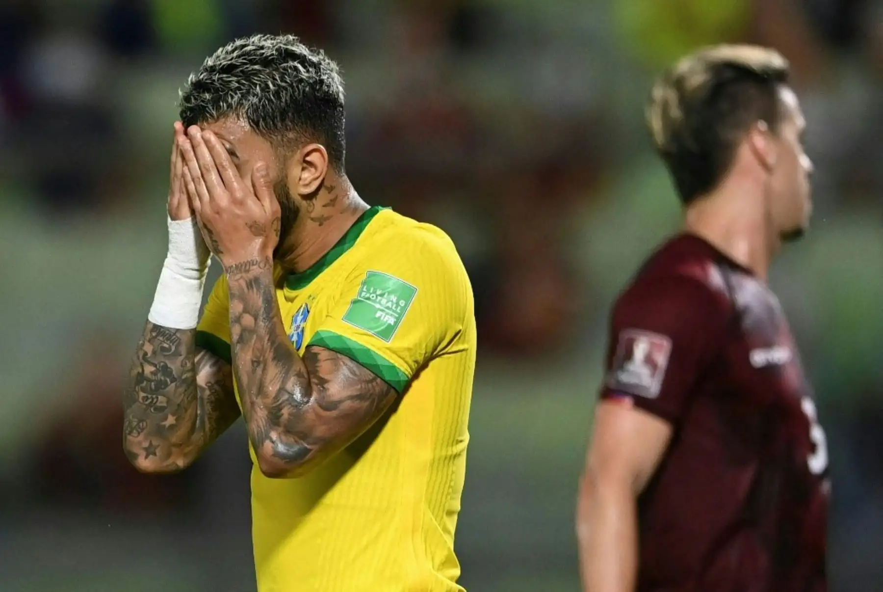 El brasileño Gabriel Barbosa reacciona durante el partido de fútbol sudamericano clasificatorio para la Copa Mundial de la FIFA Qatar 2022 contra Venezuela en el Estadio Olímpico UCV en Caracas el 7 de octubre de 2021. Foto: AFP