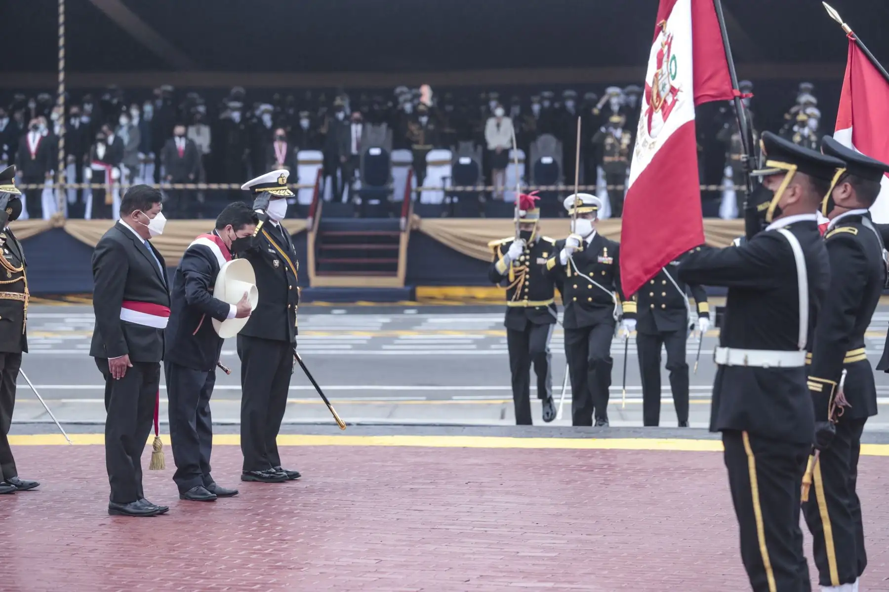 El presidente de la República, Pedro Castillo, participa en la ceremonia por el bicentenario de la Marina de Guerra del Perú y el 142 aniversario del glorioso Combate Naval de Angamos. Foto: ANDINA/ Prensa Presidencia