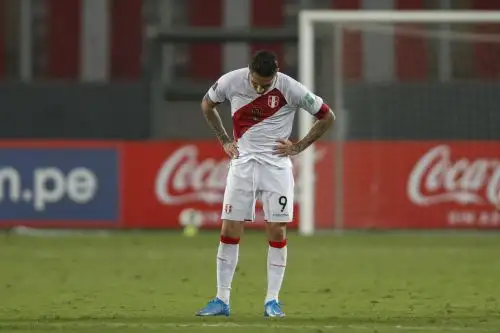 A la ausencia de Paolo Guerrero para los siguientes partidos se suma las también comunicadas ausencias de los mediocampistas Edison Flores y Renato Tapia. Foto: AFP