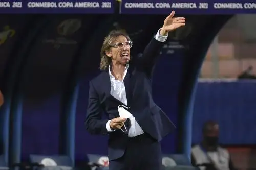 El entrenador argentino tiene 84 partidos con la selección, ganó 33, empató 20 y perdió 31. Foto: AFP