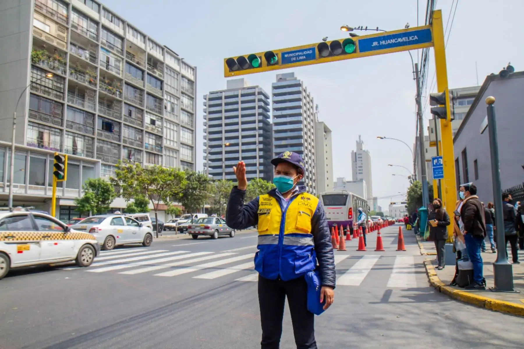 Desde el 9 de octubre habrá dos carriles exclusivos para el corredor azul, desde el Jr. Conde de Superunda hasta la Av. Nicolás de Piérola, en sentido de norte a sur. Foto: Difusión