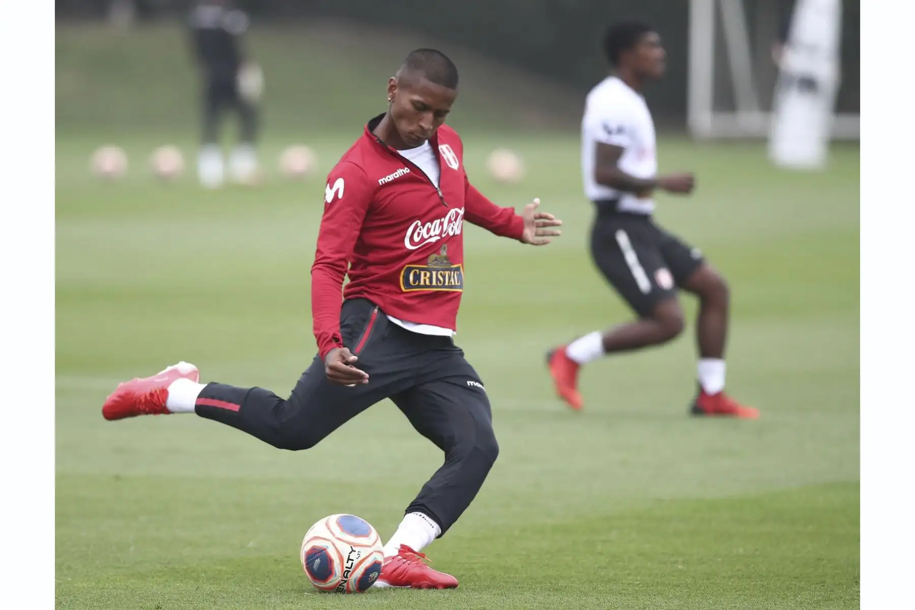 Pedro Aquino de la Selección peruana realiza sus últimos entrenamientos en la Videna previo al viaje a La Paz para enfrentar a Bolivia por las Eliminatorias Qatar 2022. Foto: FPF