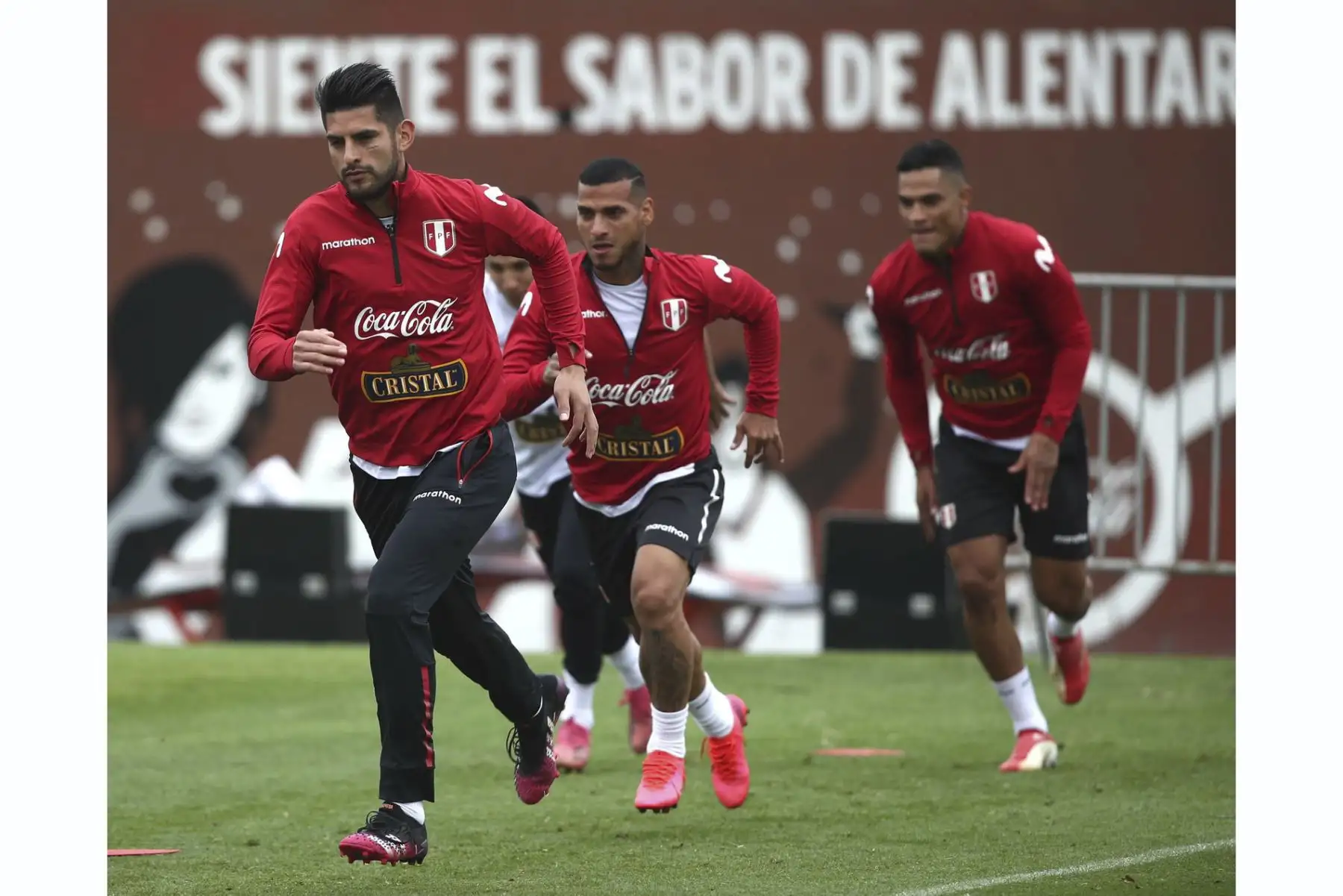 Carlos Zambrano de la Selección peruana realiza sus últimos entrenamientos en la Videna previo al viaje a La Paz para enfrentar a Bolivia por las Eliminatorias Qatar 2022. Foto: FPF