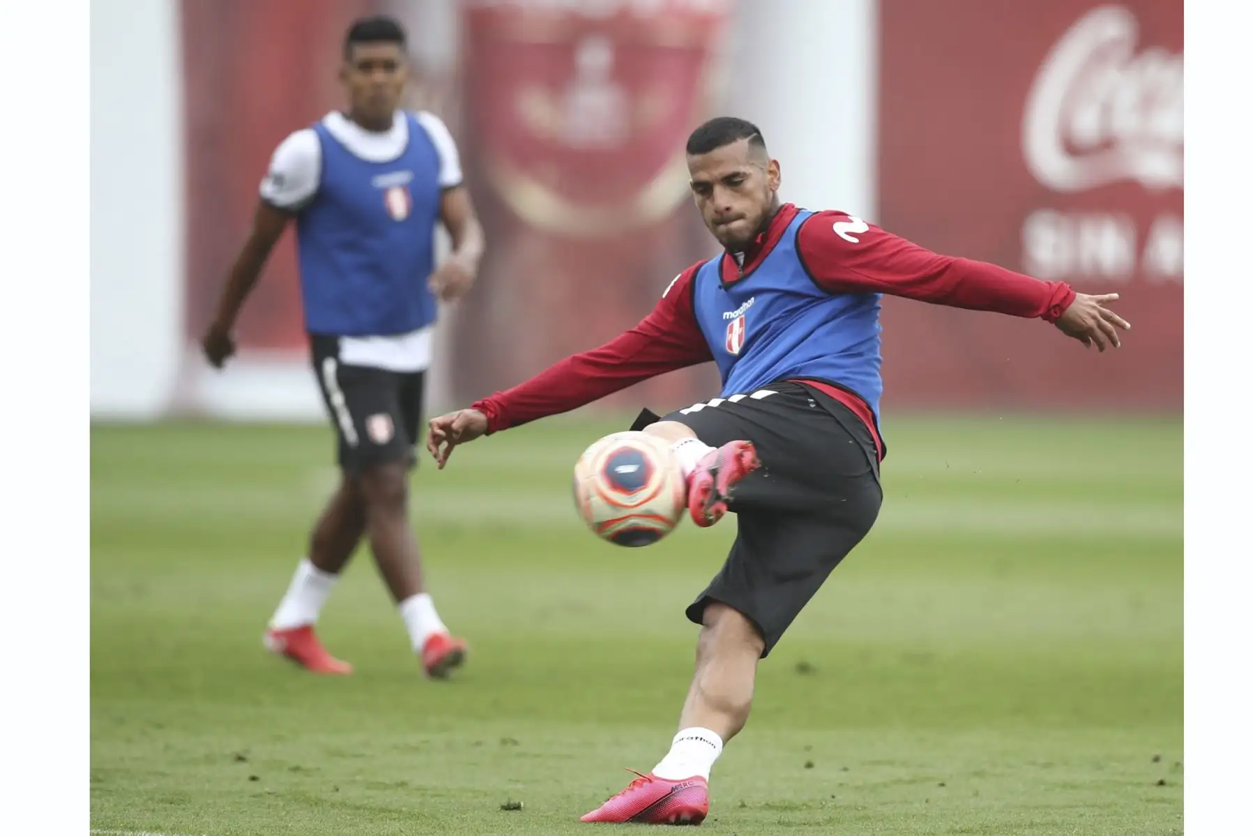 Miguel Trauco de la Selección peruana realiza sus últimos entrenamientos en la Videna previo al viaje a La Paz para enfrentar a Bolivia por las Eliminatorias Qatar 2022. Foto: FPF