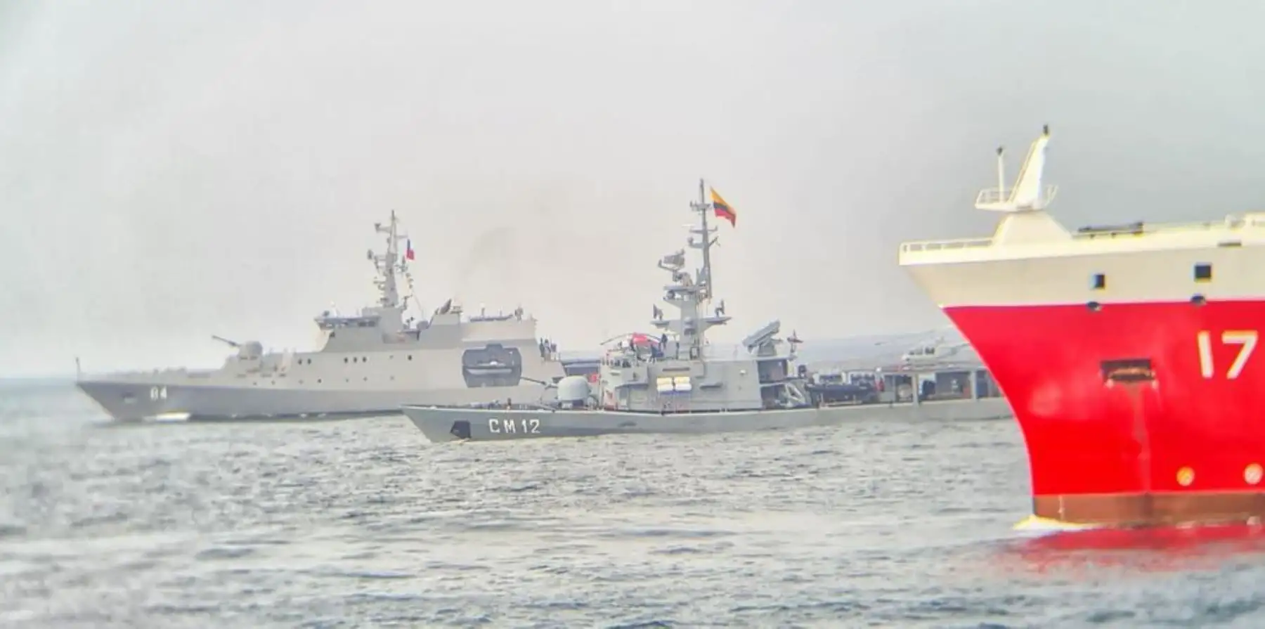 Desfile náutico y aéreo en conmemoración del Bicentenario de la Marina de Guerra del Perú. Foto: Marina de Guerra del Perú