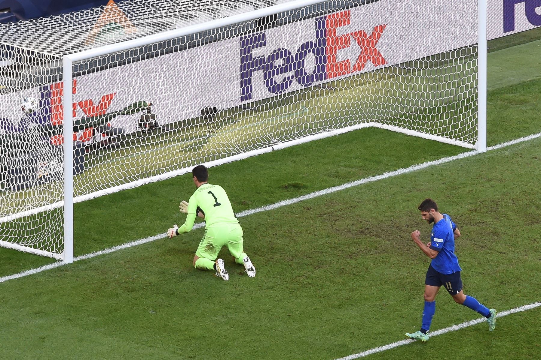 Domenico Berardi de Italia reacciona tras marcar desde el punto de penalti el 2-0 durante el partido por el tercer puesto de la UEFA Nations League. Foto: AFP