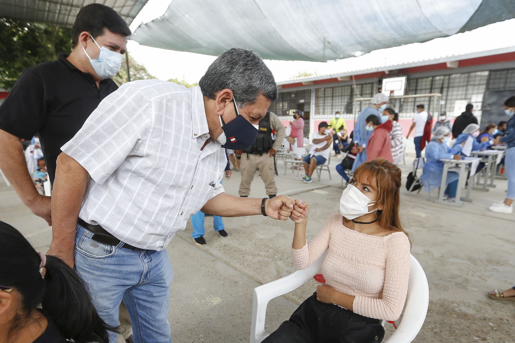 Diresa Piura con el apoyo del Ministerio de Salud realizan jornada de vacunación en el distrito 26 de Octubre en Piura.