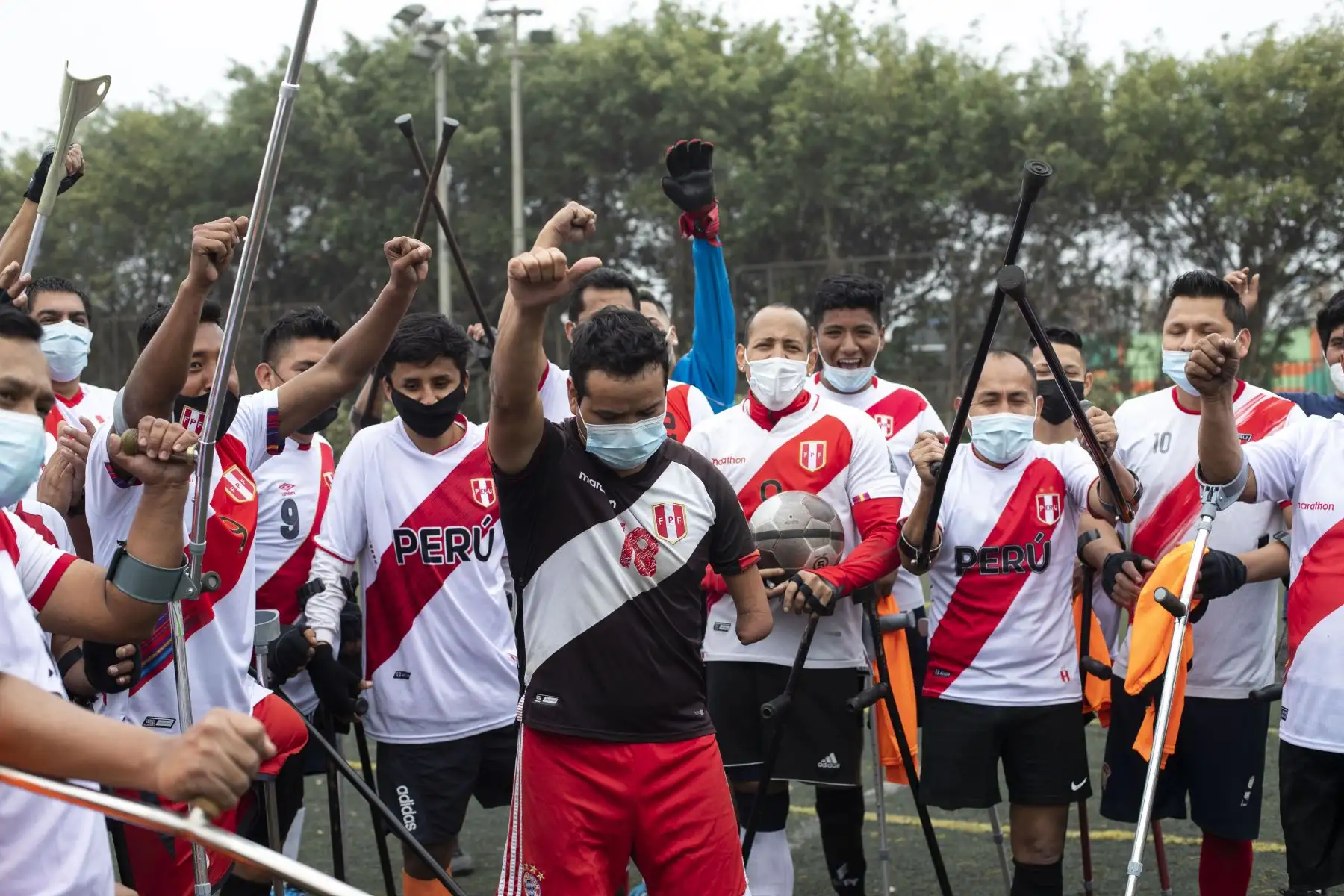 En estas canchas, entrenan los futuros integrantes de la Selección Peruana de Futbol de Amputados del Perú. El haber perdido una pierna o un brazo les ha permitido superar obstáculos y trabajar duro para cumplir un sueño, el de formar parte de este equipo y participar de su primer mundial el próximo año en Turquía. Foto: ANDINA/Carla Patiño En estas canchas, entrenan los futuros integrantes de la Selección Peruana de Futbol de Amputados del Perú. El haber perdido una pierna o un brazo les ha permitido superar obstáculos y trabajar duro para cumplir un sueño, el de formar parte de este equipo y participar de su primer mundial el próximo año en Turquía. Foto: ANDINA/Carla Patiño