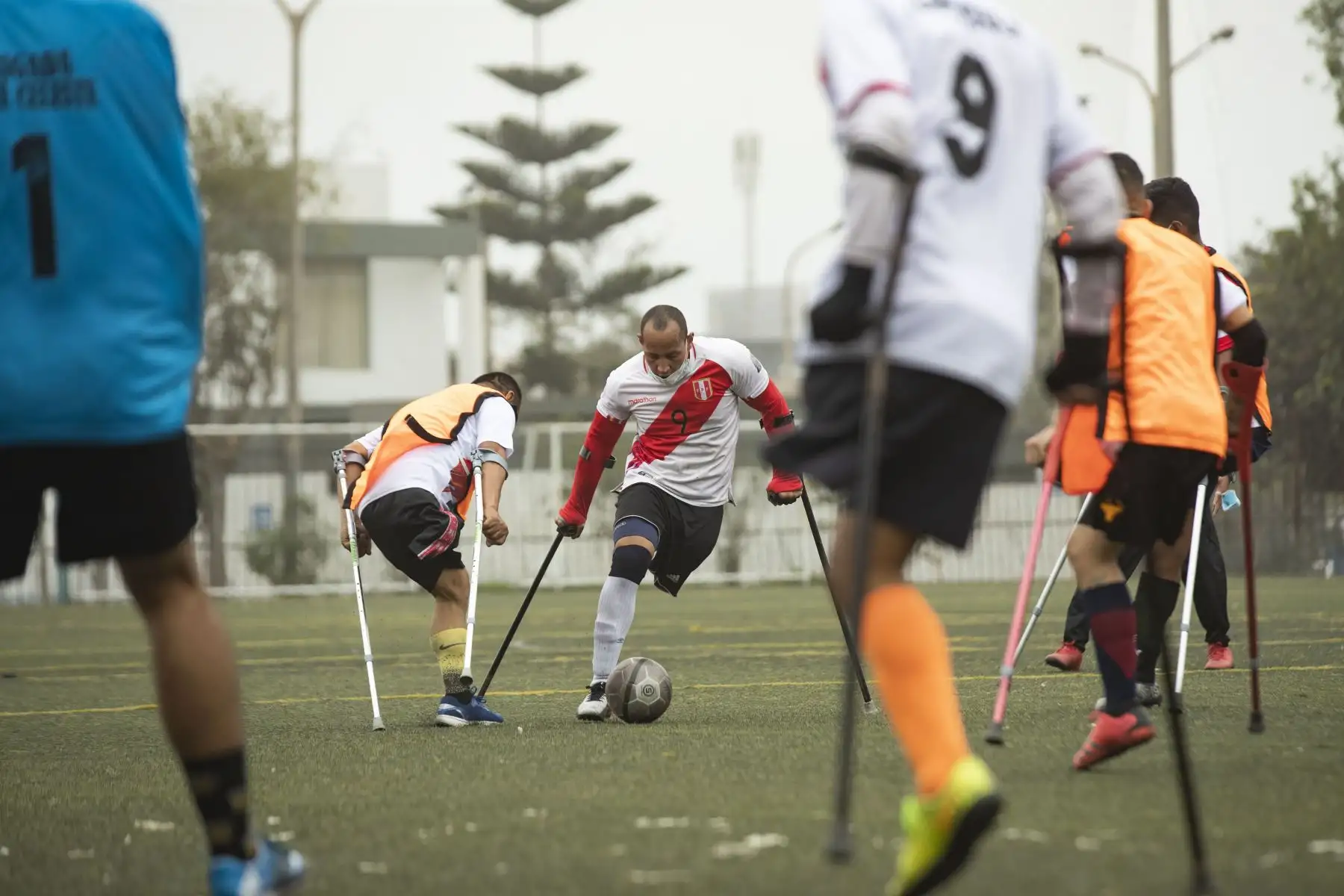 El objetivo de esta asociación es formar la Selección Peruana de Fútbol de Amputados, son entre 35 a 40 entre jóvenes y adultos que forman parte de esta preselección. A nivel nacional cuentan con equipos regionales en Cusco y Piura.  Foto: ANDINA/Carla Patiño El objetivo de esta asociación es formar la Selección Peruana de Fútbol de Amputados, son entre 35 a 40 entre jóvenes y adultos que forman parte de esta preselección. A nivel nacional cuentan con equipos regionales en Cusco y Piura.  Foto: ANDINA/Carla Patiño