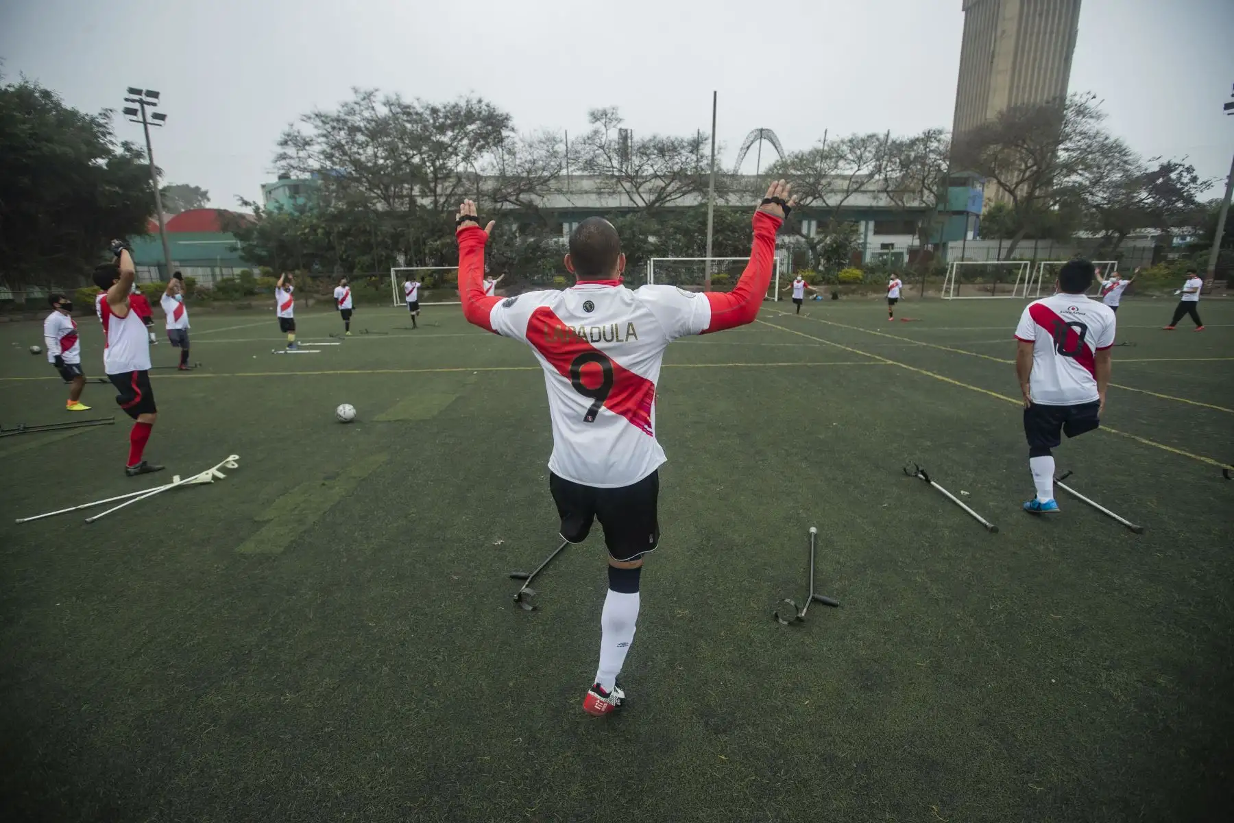 En estas canchas, entrenan los futuros integrantes de la Selección Peruana de Futbol de Amputados del Perú. El haber perdido una pierna o un brazo les ha permitido superar obstáculos y trabajar duro para cumplir un sueño, el de formar parte de este equipo y participar de su primer mundial el próximo año en Turquía. Foto: ANDINA/Carla Patiño En estas canchas, entrenan los futuros integrantes de la Selección Peruana de Futbol de Amputados del Perú. El haber perdido una pierna o un brazo les ha permitido superar obstáculos y trabajar duro para cumplir un sueño, el de formar parte de este equipo y participar de su primer mundial el próximo año en Turquía. Foto: ANDINA/Carla Patiño