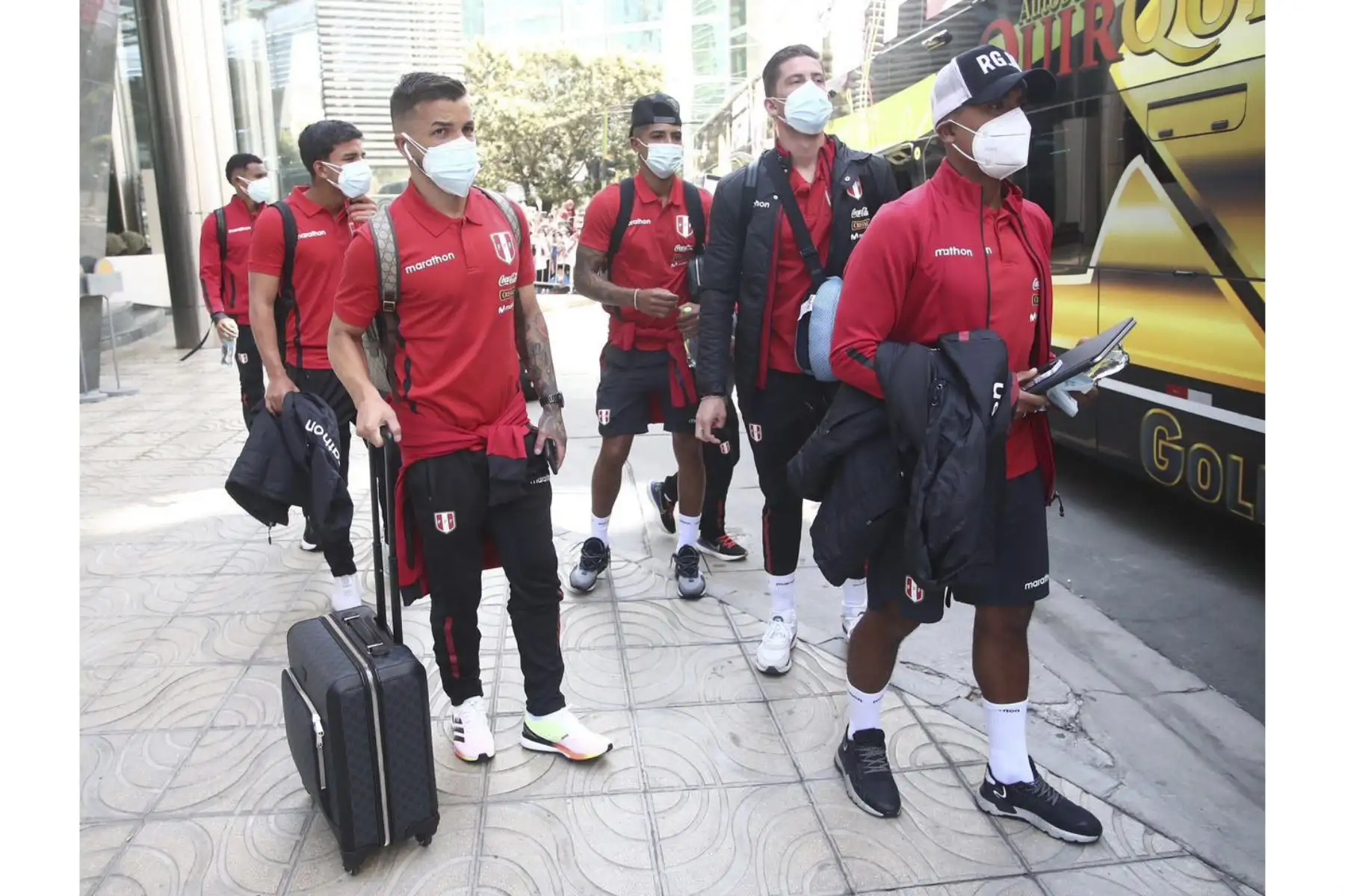 Selección peruana se dirige al Estadio Hernando Siles, en la Paz, para enfrentar a Bolivia por las Eliminatorias Qatar 2022. Foto: FPF