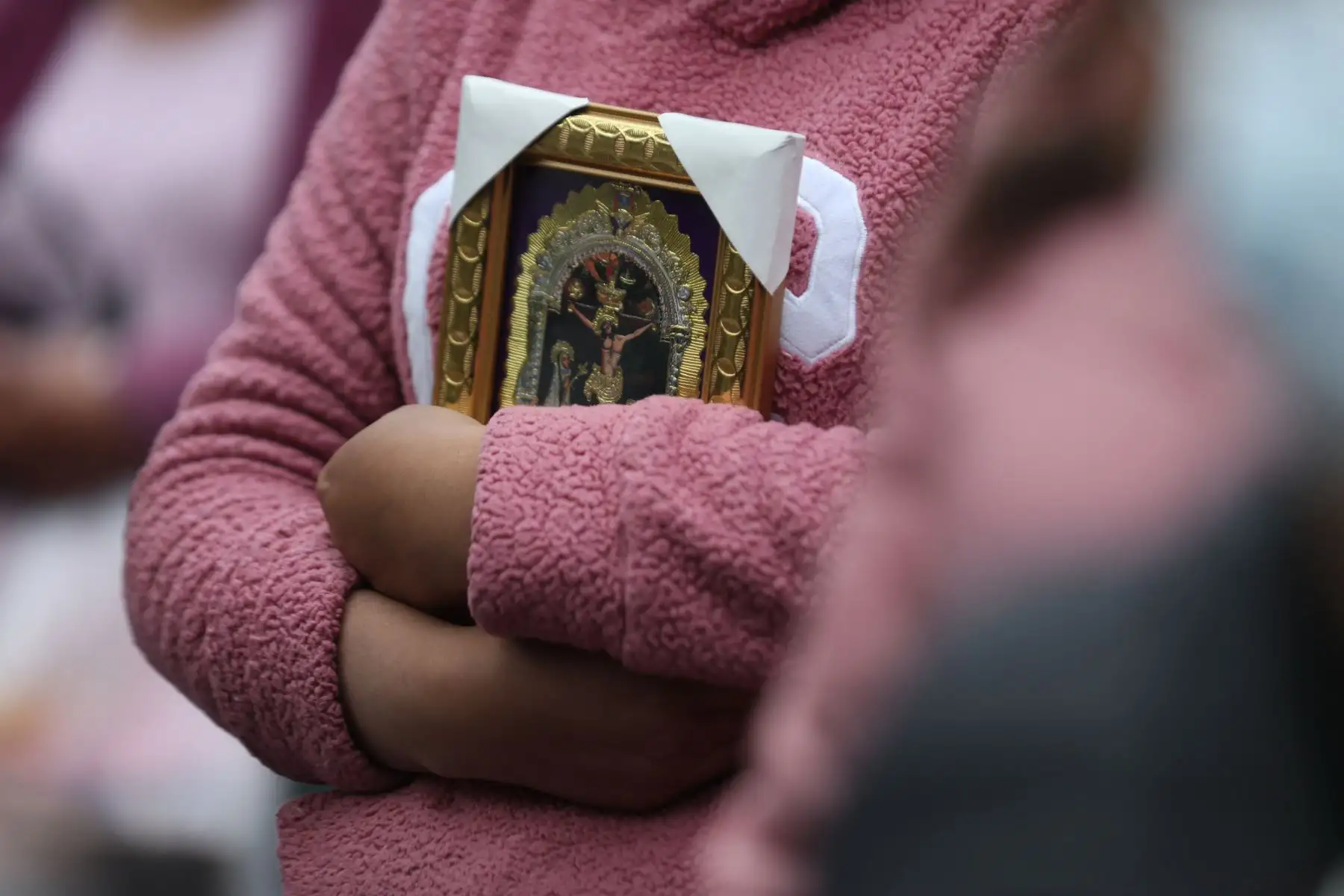 Fieles asisten a la iglesia Las Nazarenas para venerar a la sagrada imagen del Señor de los Milagros. Foto: ANDINA/Carla Patiño Ramírez