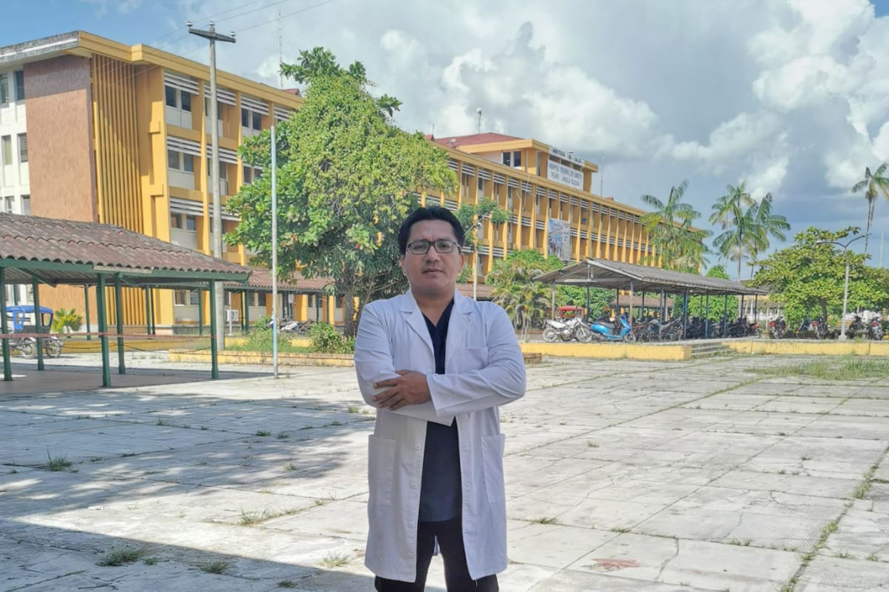 El doctor Juan Carlos Celis Salinas es infectólogo del Hospital Regional de Loreto y busca diseñar una estrategia de salud intercultural para enfrentar la covid-19, pero también el dengue y a malaria que afectan a las 32 comunidades amazónicas que tiene la región. ANDINA/ Hospital Regional Loreto