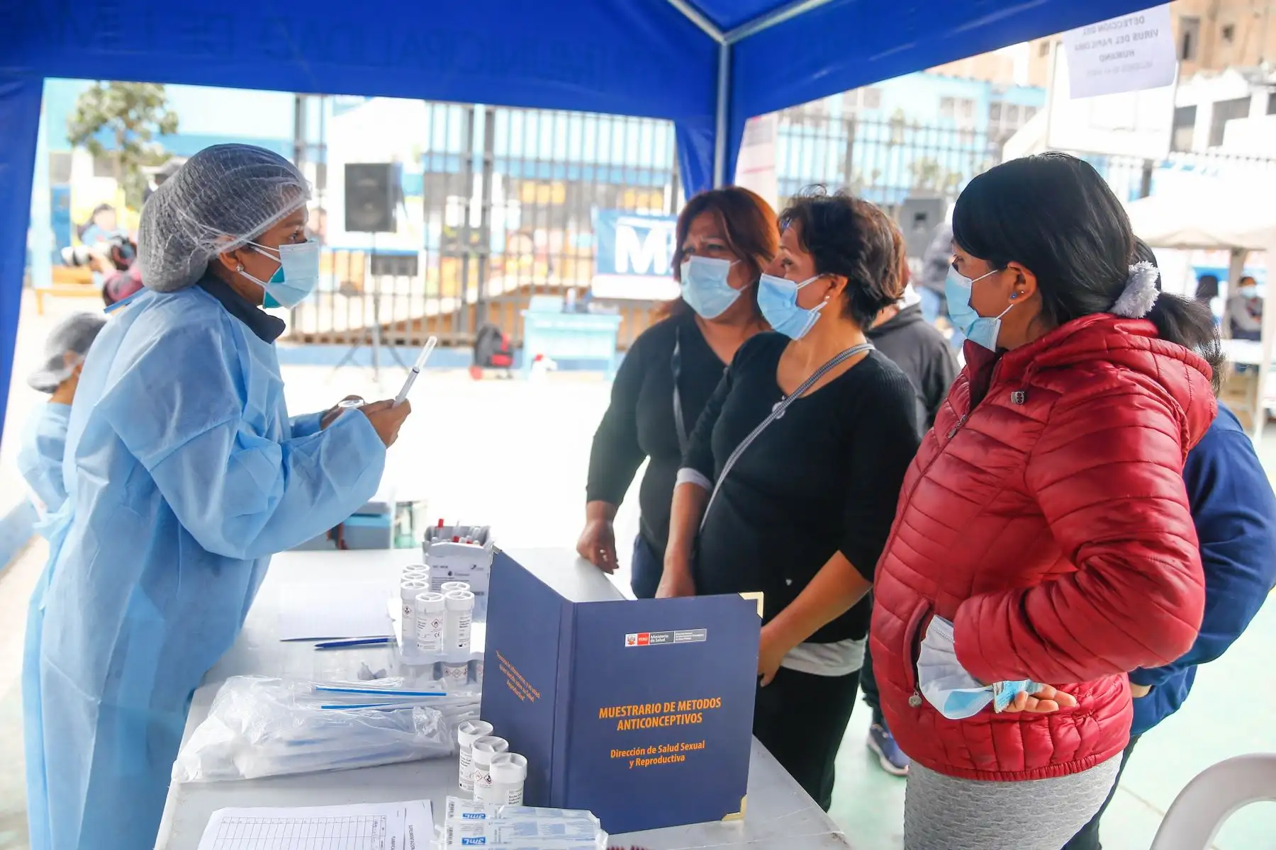Se brindan los siguientes servicios como: Toma de pruebas moleculares, vacunación contra la influenza, medicina general, descarte de VIH, desparasitación,  descarte de TB, entre otros. Foto: ANDINA/ Andrés Valle