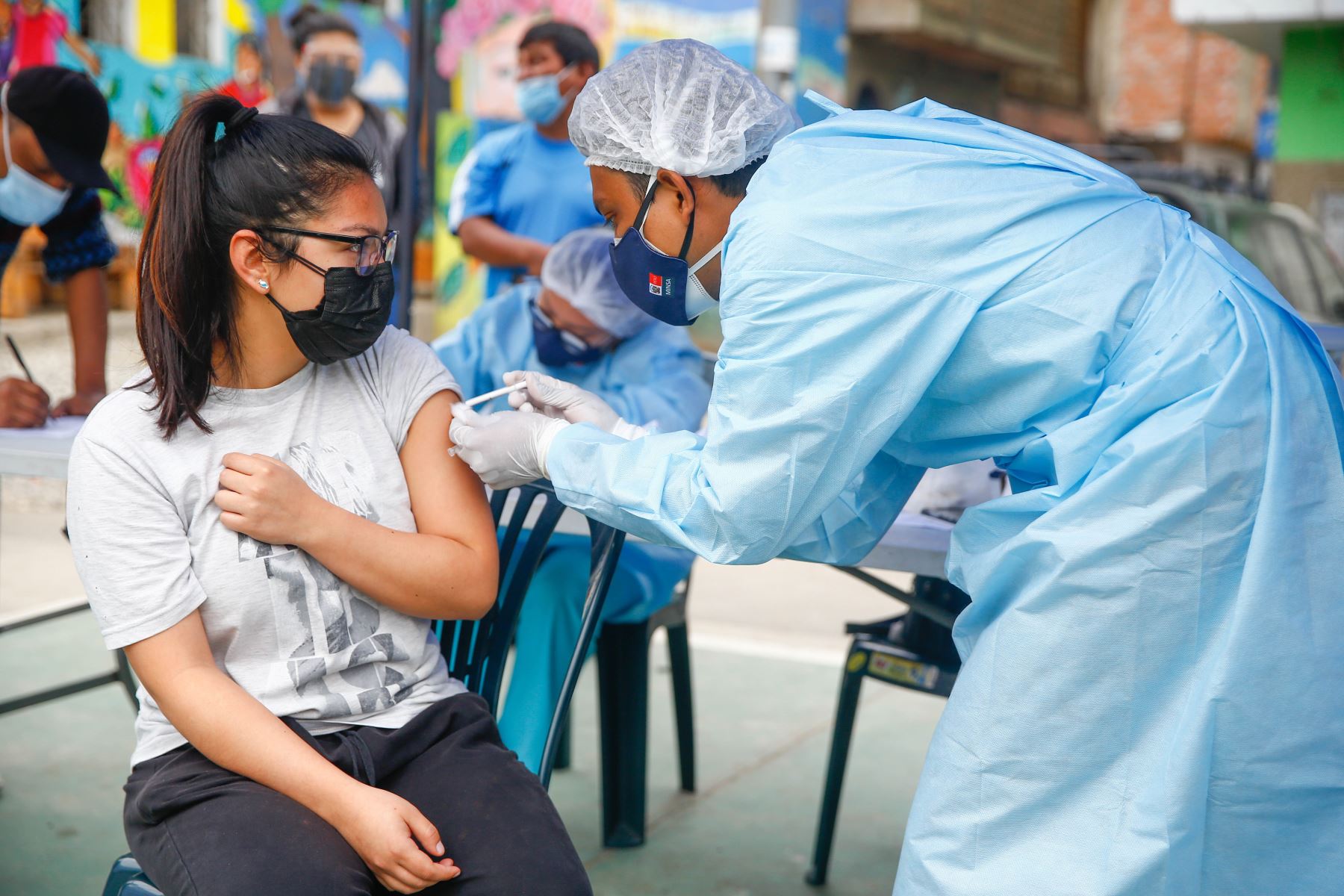 El Minsa anunció hoy el inicio de la vacunación contra el covid-19 a jóvenes de 18, 19 y 20 años de Lima Metropolitana, Callao, Lima región e Ica. Foto: ANDINA/Andrés Valle.