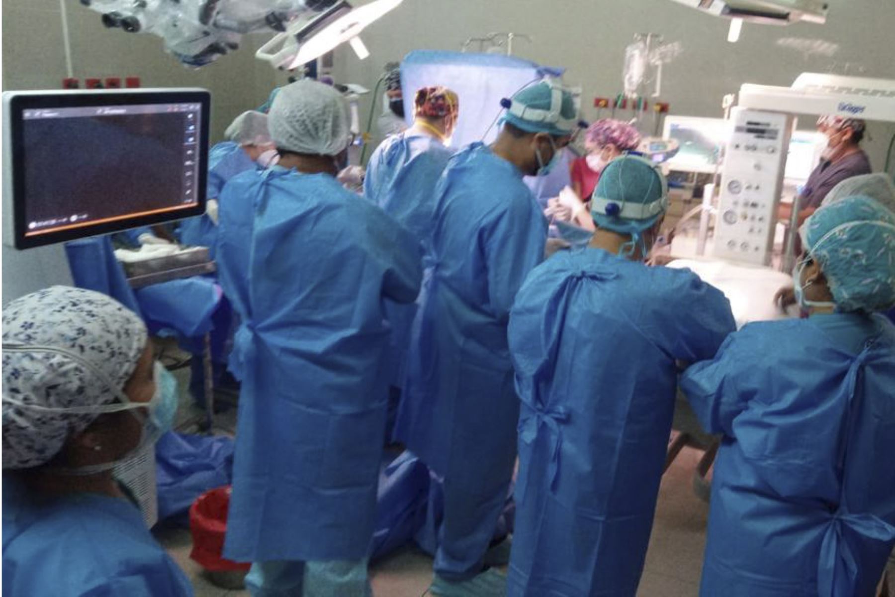 La intervención quirúrgica en el Hospital Goyeneche está a cargo de 24 médicos especialistas. Foto: ANDINA/Hospital Goyeneche