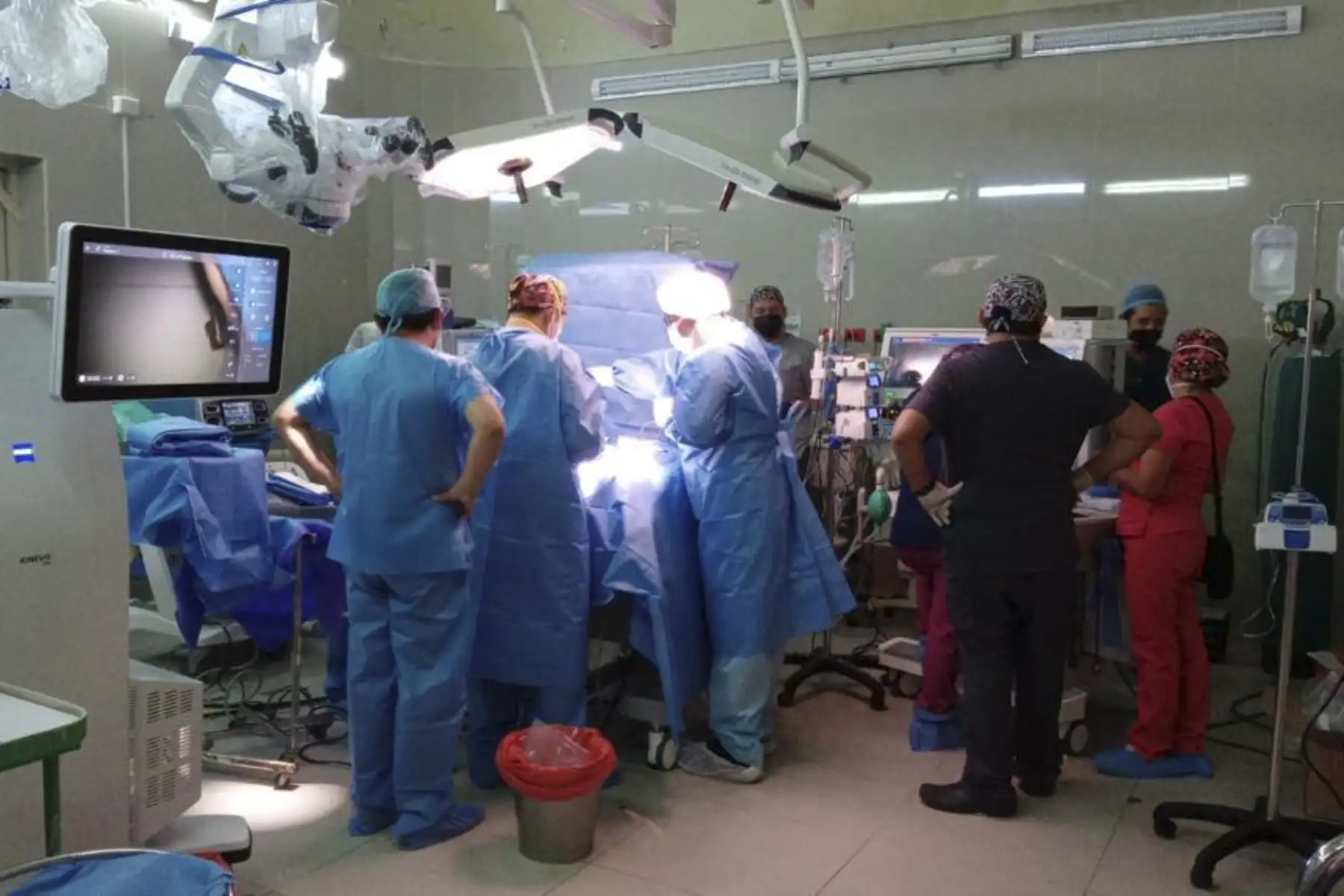 A la 1:29 p.m. de hoy 11 de octubre, los siameses Dylan y Neythan, nacidos el pasado 22 de agosto en el Hospital Goyeneche de Arequipa, fueron separados sin complicaciones tras ser sometidos a una exitosa operación quirúrgica de más de 7 horas. Foto: Minsa