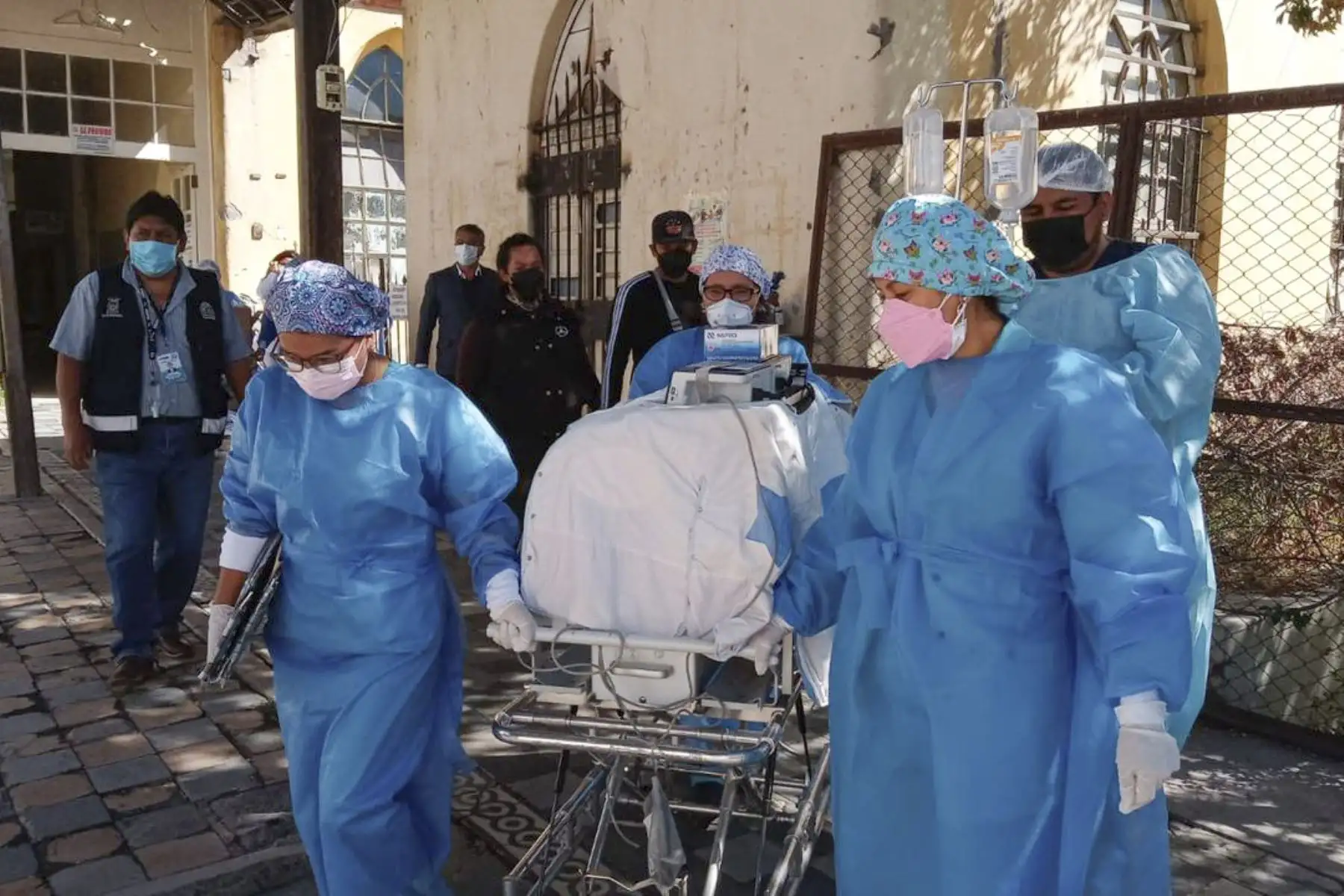 A la 1:29 p.m. de hoy 11 de octubre, los siameses Dylan y Neythan, nacidos el pasado 22 de agosto en el Hospital Goyeneche de Arequipa, fueron separados sin complicaciones tras ser sometidos a una exitosa operación quirúrgica de más de 7 horas. Foto: Minsa