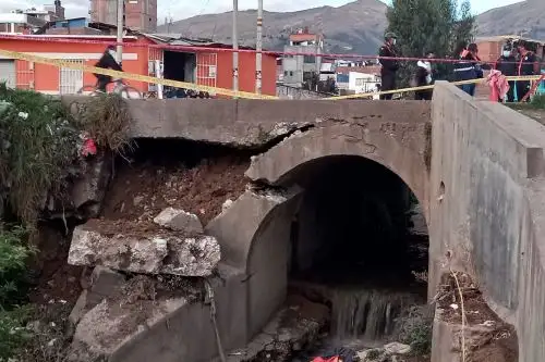 Puente sobre el río Chilca con daño estructural severo, en la zona de la avenida Huancavelica, Huancayo. Foto: ANDINA/Difusión