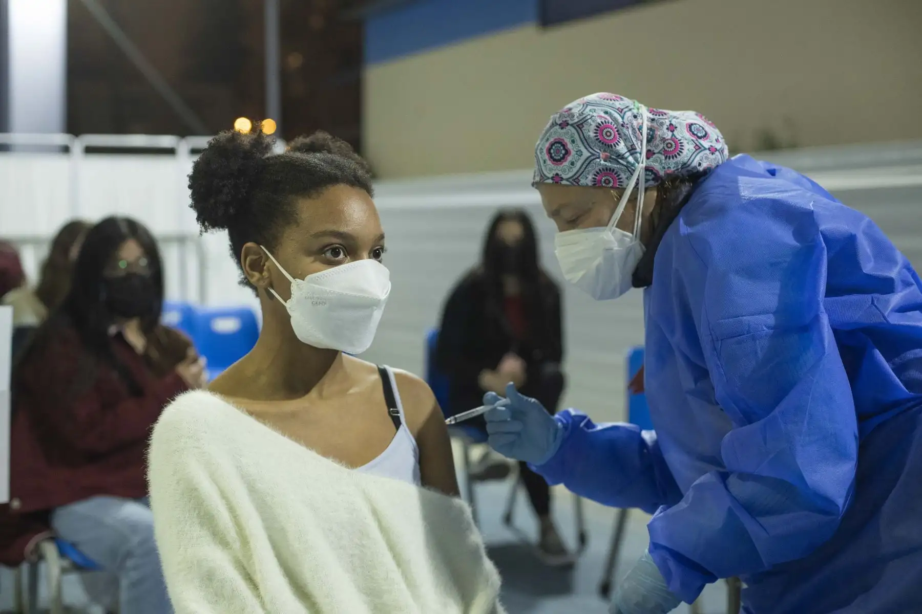 Vacunación contra la covid-19 en el estadio Luis Gálvez Chipoco de Barranco. Inoculación para personas mayores de 18 años se dio inicio este lunes y el horario de atención es de 7 a.m. a 7 p.m. en todos los centros de salud. Foto: ANDINA/Carla Patiño Ramírez