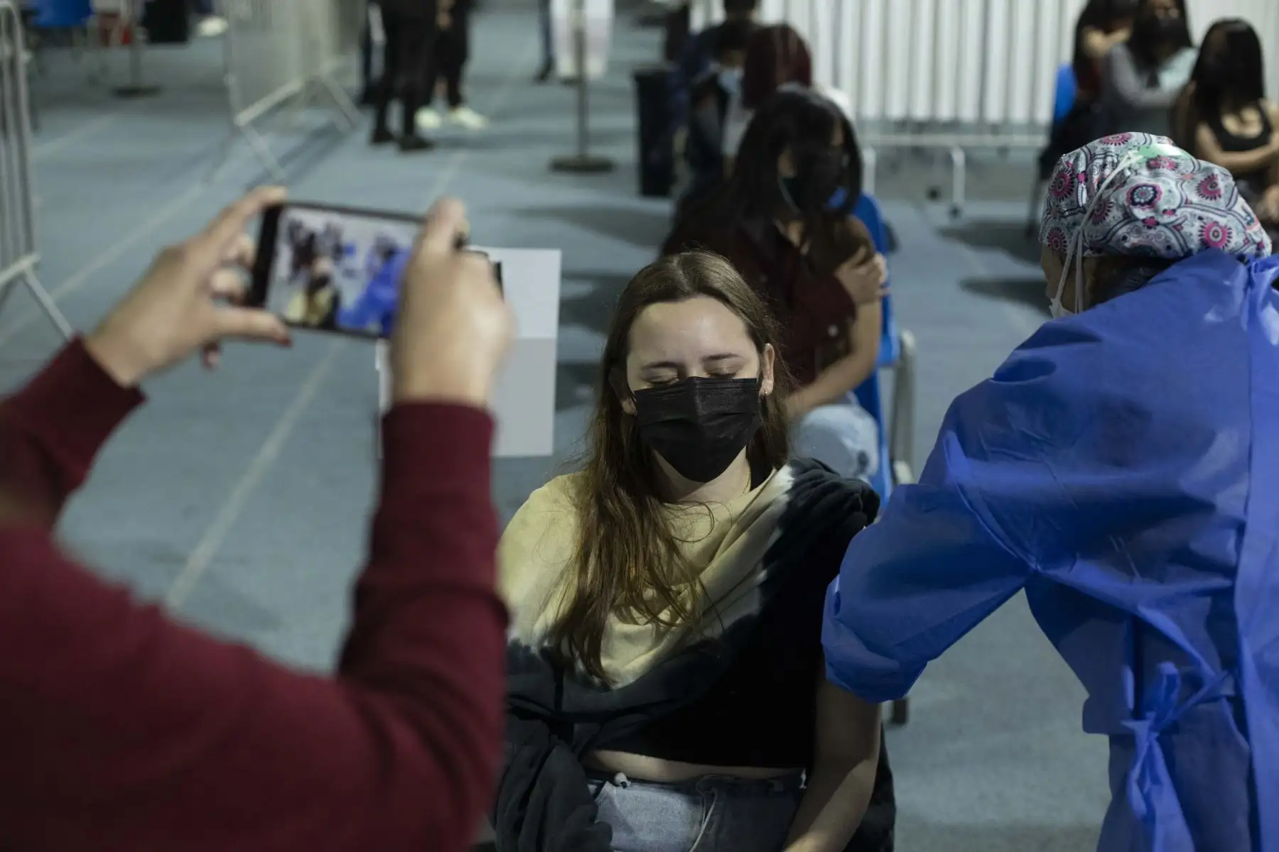 Vacunación contra la covid-19 en el estadio Luis Gálvez Chipoco de Barranco. Inoculación para personas mayores de 18 años se dio inicio este lunes y el horario de atención es de 7 a.m. a 7 p.m. en todos los centros de salud. Foto: ANDINA/Carla Patiño Ramírez