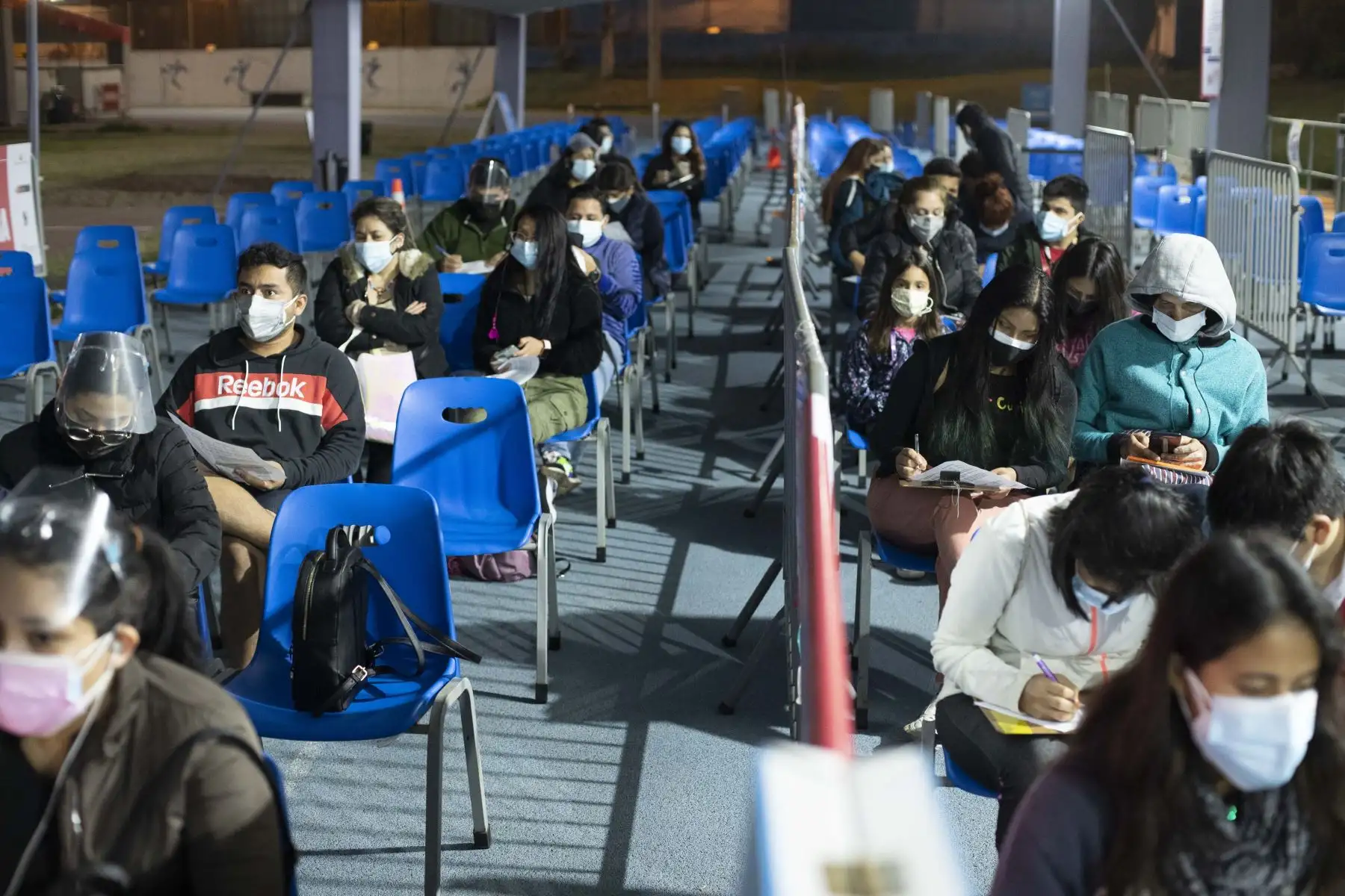 Vacunación contra la covid-19 en el estadio Luis Gálvez Chipoco de Barranco. Inoculación para personas mayores de 18 años se dio inicio este lunes y el horario de atención es de 7 a.m. a 7 p.m. en todos los centros de salud. Foto: ANDINA/Carla Patiño Ramírez
