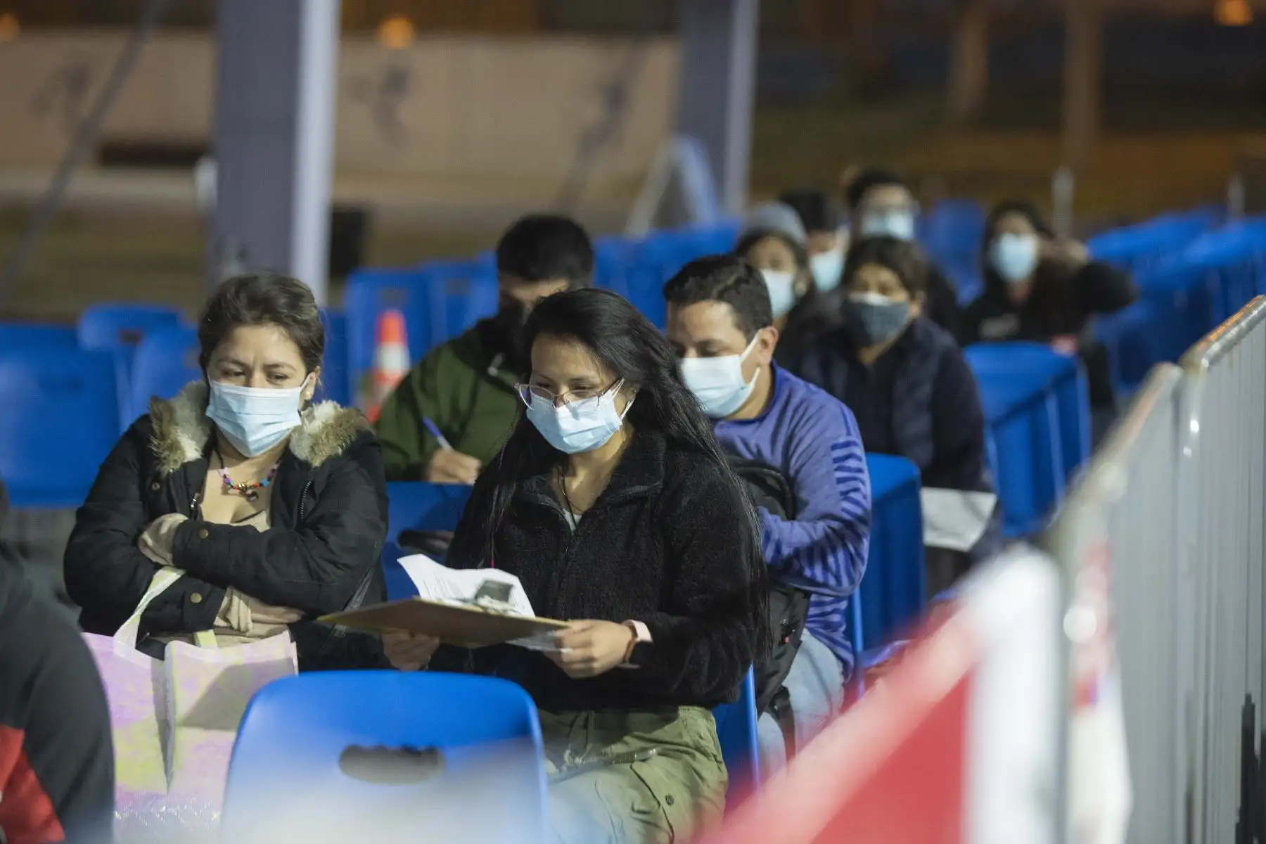 Vacunación contra la covid-19 en el estadio Luis Gálvez Chipoco de Barranco. Inoculación para personas mayores de 18 años se dio inicio este lunes y el horario de atención es de 7 a.m. a 7 p.m. en todos los centros de salud. Foto: ANDINA/Carla Patiño Ramírez