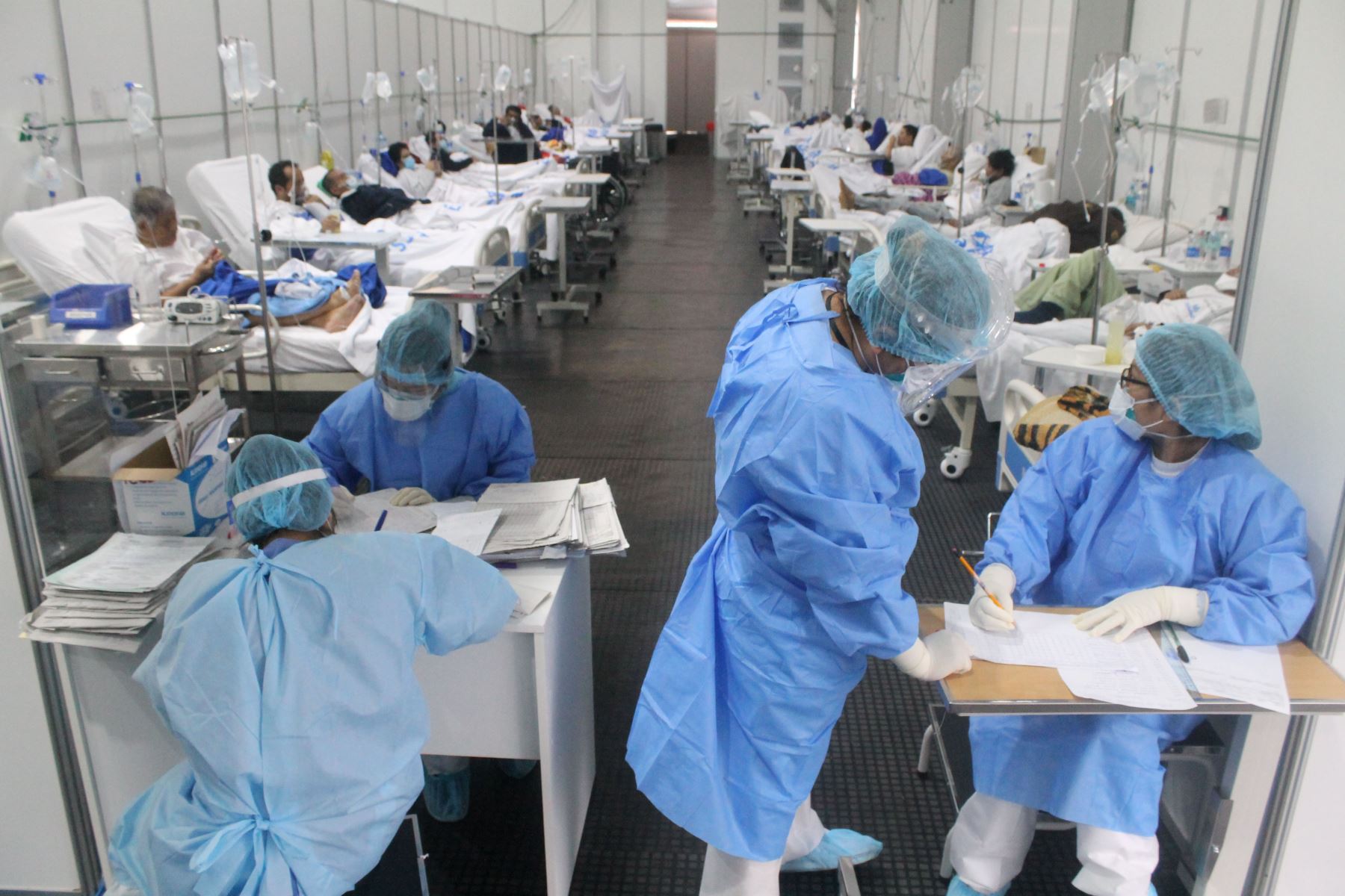 “La presencia de la variante ómicron en el Perú va a generar un problema adicional bastante importante para el sistema sanitario peruano”, precisó. el ministro de Salud, Hernando Cevallos. ANDINA/ EsSalud