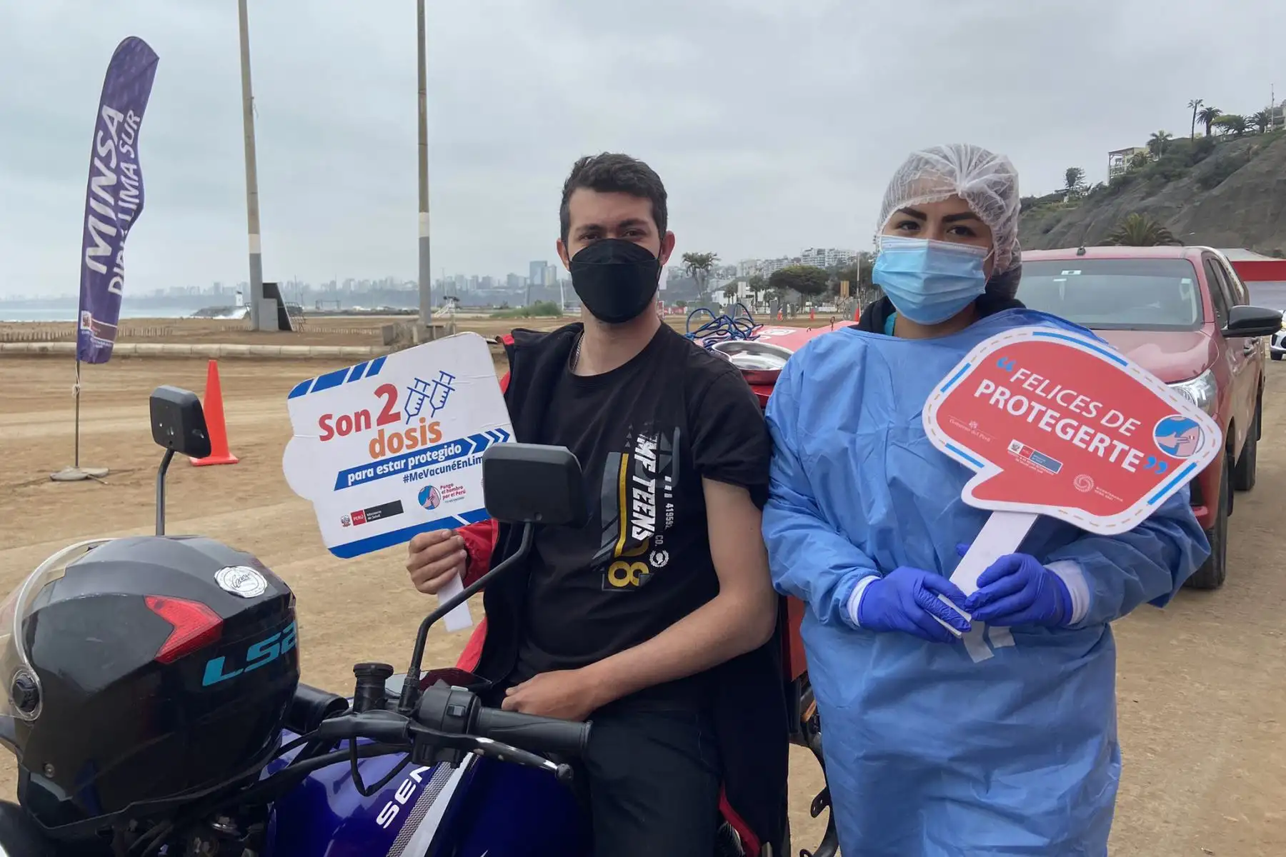 Jóvenes de 18 años a más reciben su primera dosis contra la COVID-19 en el Vacuna en Agua Dulce- Chorrillos.
Foto: Minsa