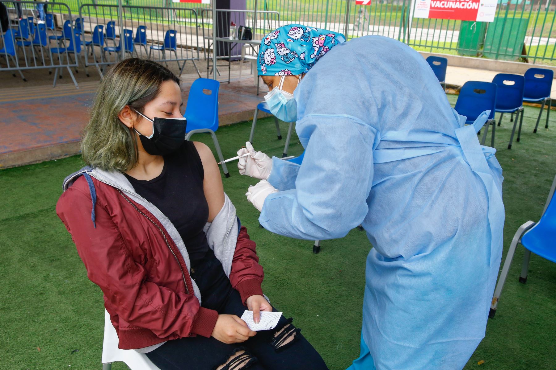 Minsa intensifica campañas de vacunación contra la covid-19  en distritos de mayor concentración de población no vacunada  Foto: ANDINA/Andrés Valle.