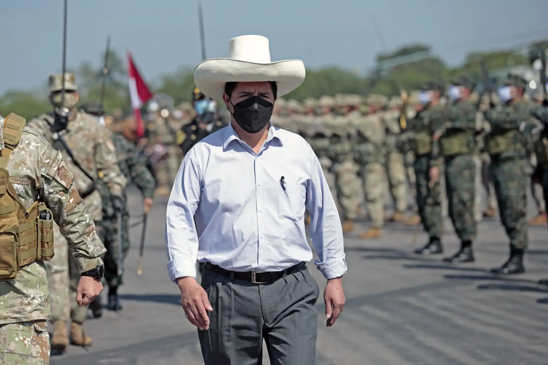 El presidente de la República, Pedro Castillo, inspeccionó el tramo de la carretera Curimaná - Neshuya así como campos de cultivos de la provincia Padre Abad, en su visita a la región Ucayali. Foto: ANDINAPrensa Presidencia