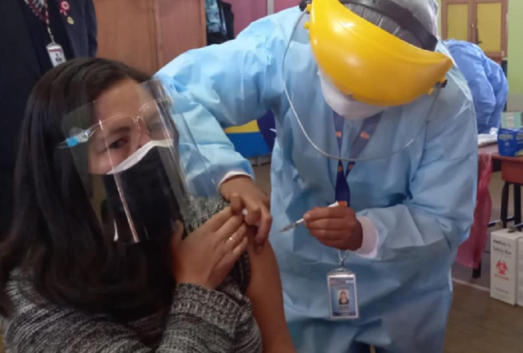 Al menos el 27 % de la población mayor de 18 años de edad en el departamento de Puno ya cuenta con las dos dosis de la vacuna contra el covid-19, según informó la Estrategia Regional de Inmunizaciones de la Dirección Regional de Salud.
