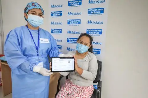 Aplicativo permite digitalizar datos de vacunados, eliminar uso del papel y reducir tiempo de llenado de datos y firma de consentimiento informado. Foto: ANDINA/Difusión