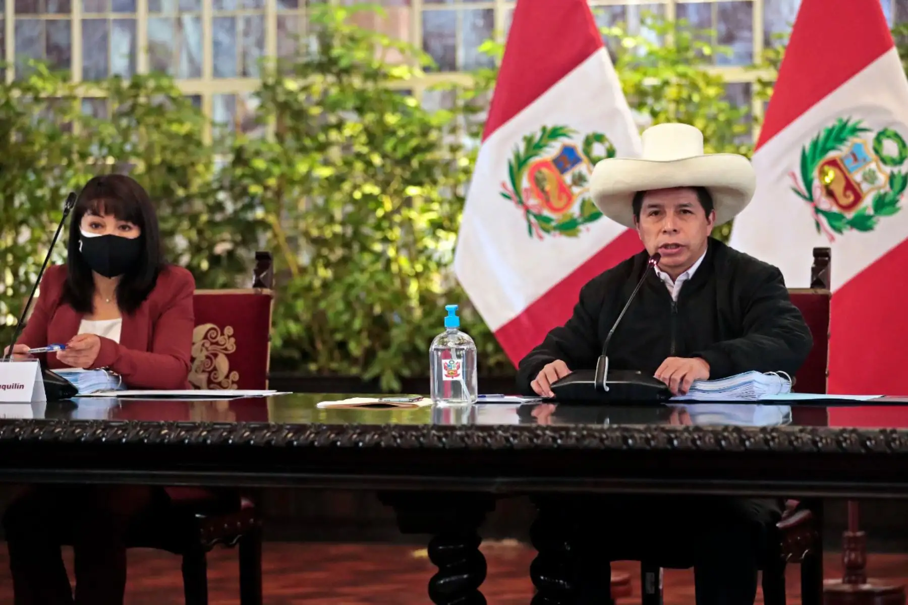 La titular de la PCM, Mirtha Vásquez, participa de la sesión del Consejo de Ministros, dirigida por el presidente de la República, Pedro Castillo, en la que se articulan acciones de todos los sectores para atender las demandas más urgentes de la población. Foto: ANDINA/ PCM