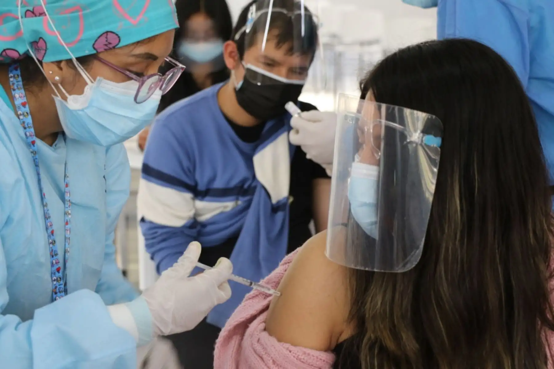 Un total de 18 millones 645 mil 982 tienen una dosis mientras que 15 millones 135 mil 900 son los inmunizados con las dos dosis. Foto: ANDINA/Difusión