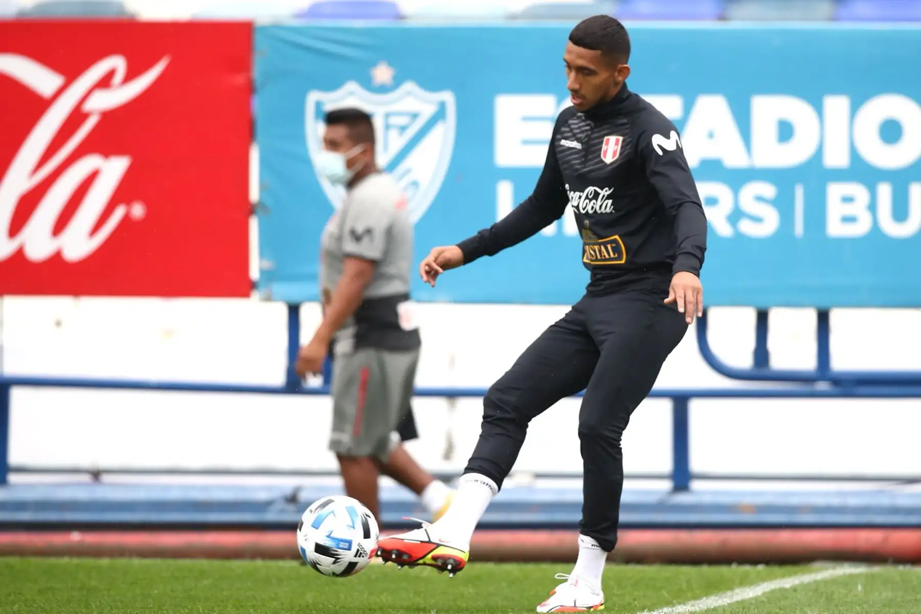 La Selección Peruana realizó su último entrenamiento con miras al duelo de este jueves ante Argentina por la fecha 12 de las Clasificatorias al Mundial Qatar 2022. Los seleccionados trabajaron en horas de la mañana en el campo del Estadio José Amalfitani bajo la dirección técnica del comando técnico liderado por Ricardo Gareca. Foto: FPF